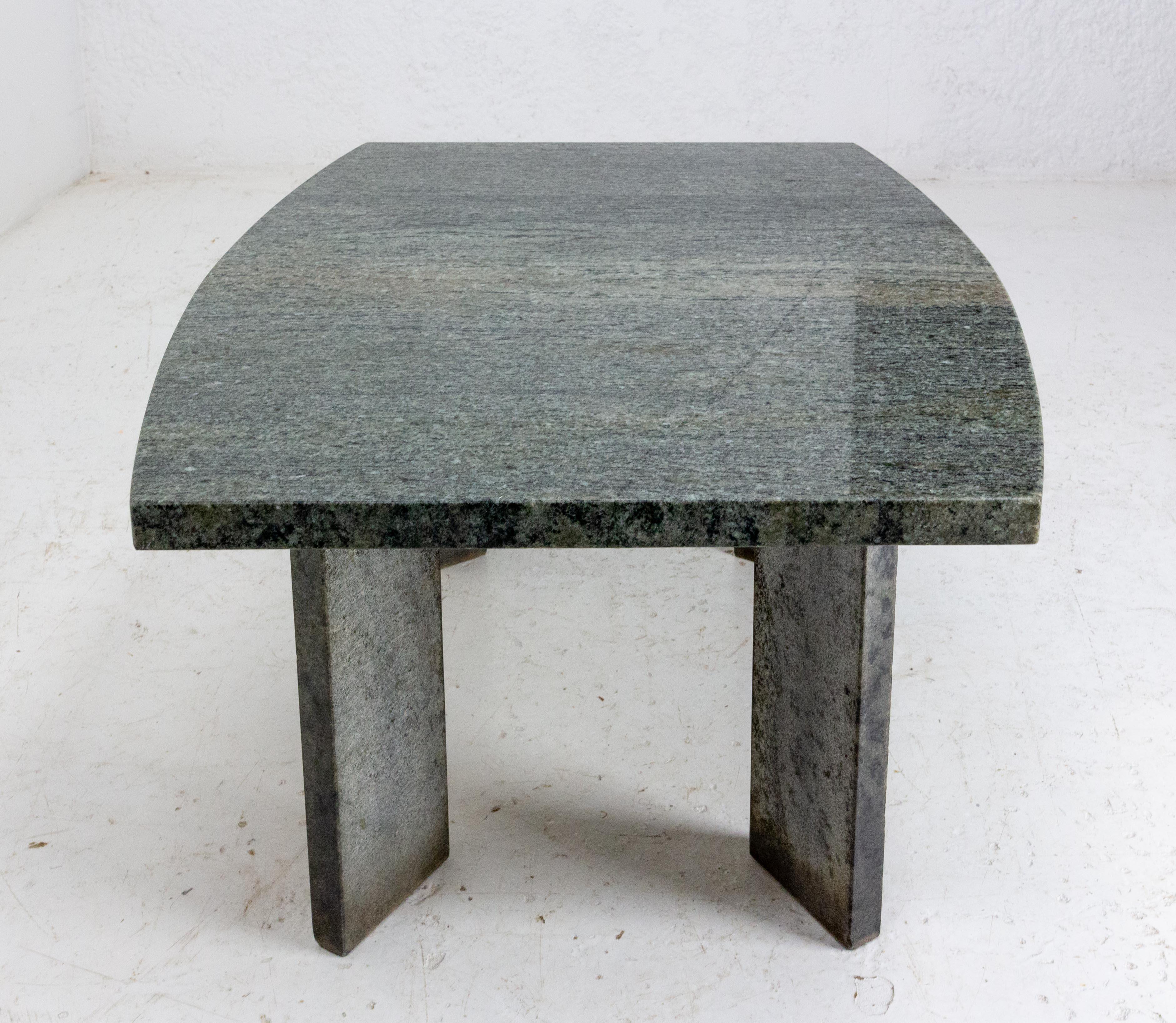 Table basse en granit du milieu du siècle dernier, vers 1970 Bon état - En vente à Labrit, Landes