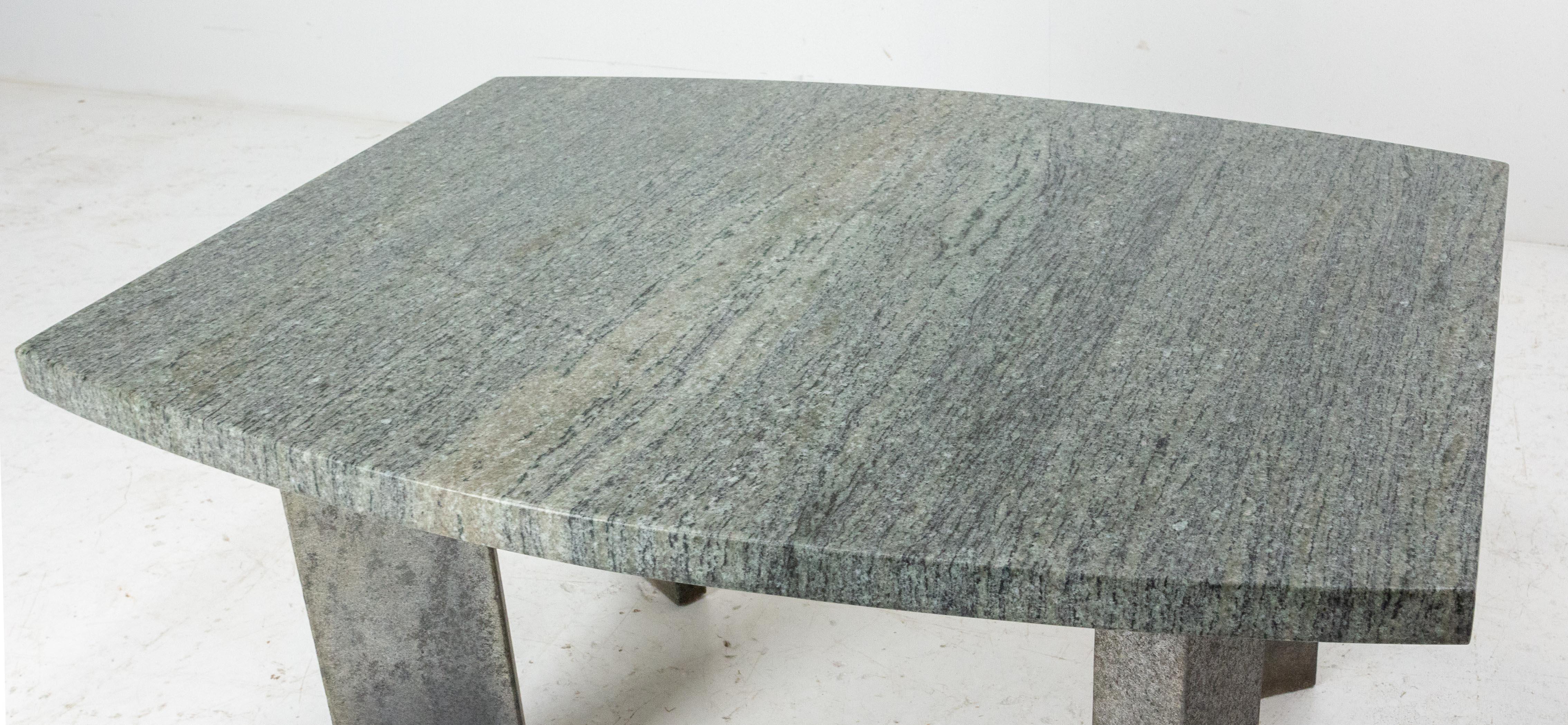 20ième siècle Table basse en granit du milieu du siècle dernier, vers 1970 en vente
