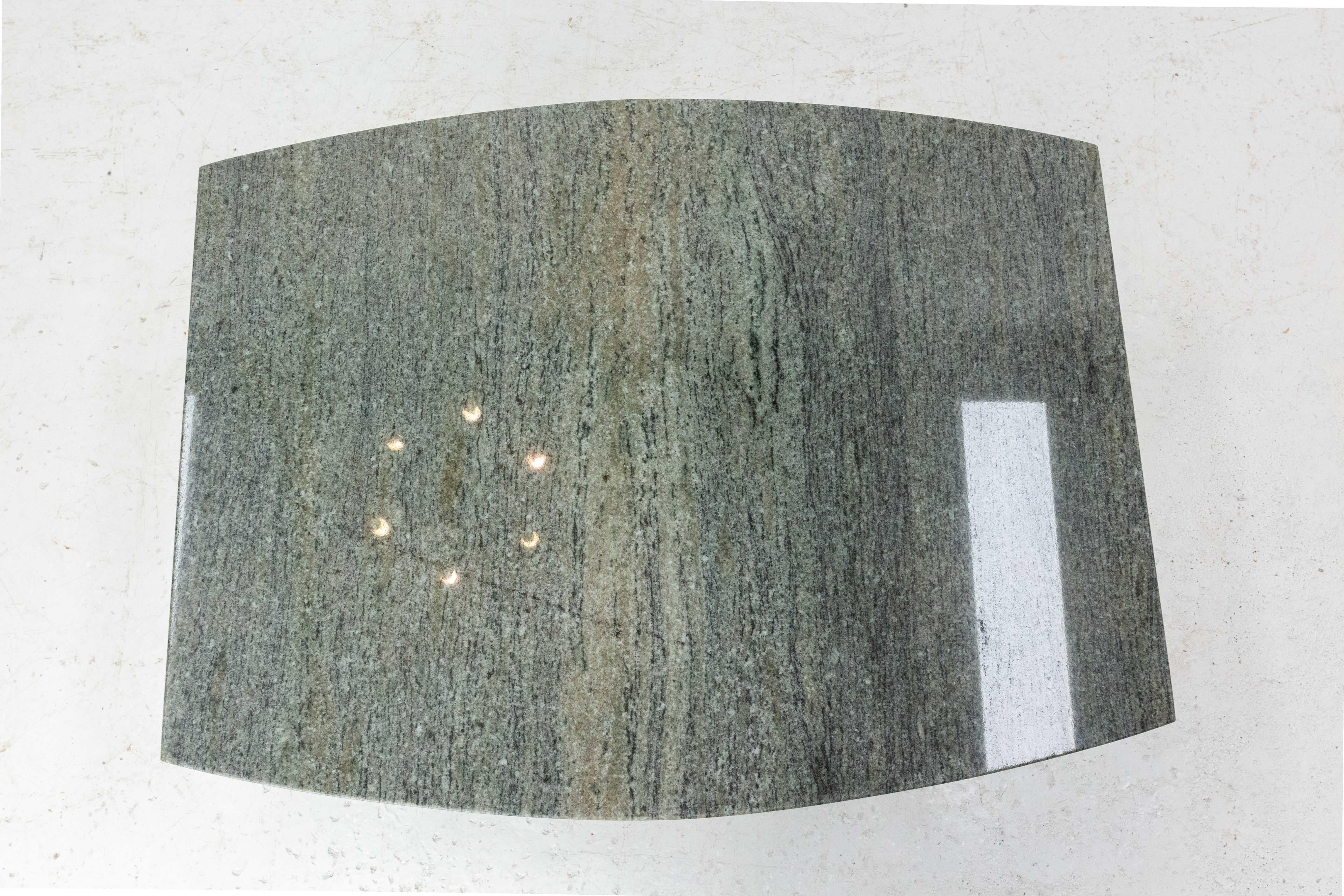 Granit Table basse en granit du milieu du siècle dernier, vers 1970 en vente