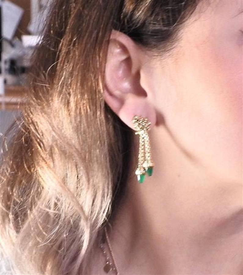 Midcentury Green Agate Gold Dangle Earrings In Excellent Condition In Lambertville, NJ