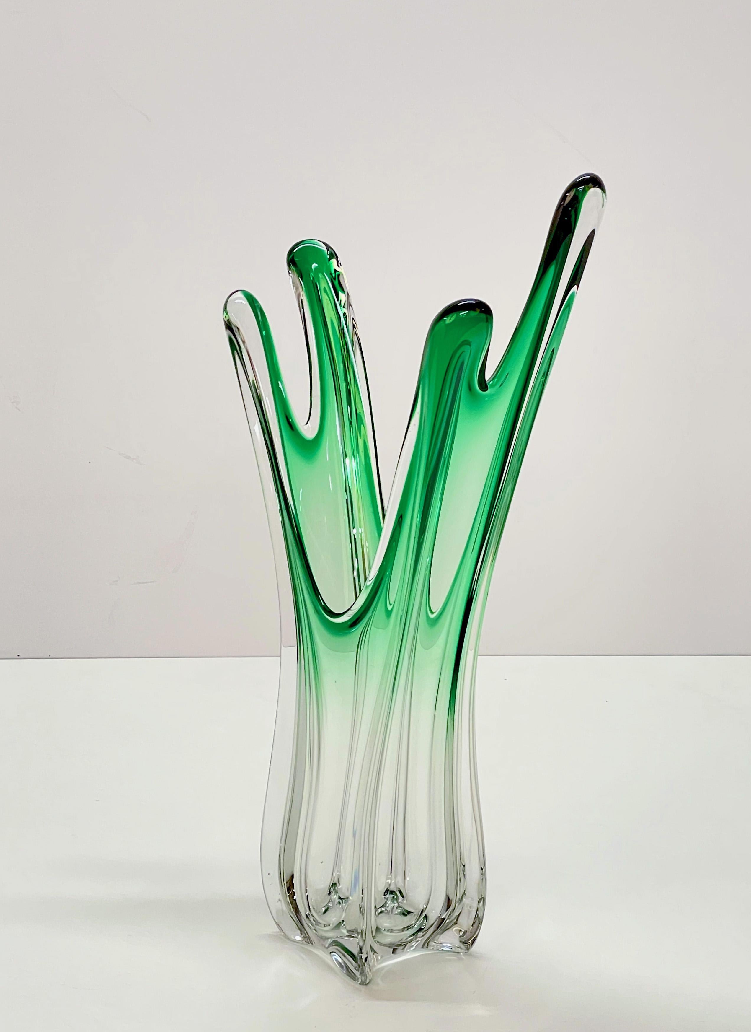 Midcentury Green Art Murano Glass Italian Vase Attributed to F.lli Toso, 1950s For Sale 4