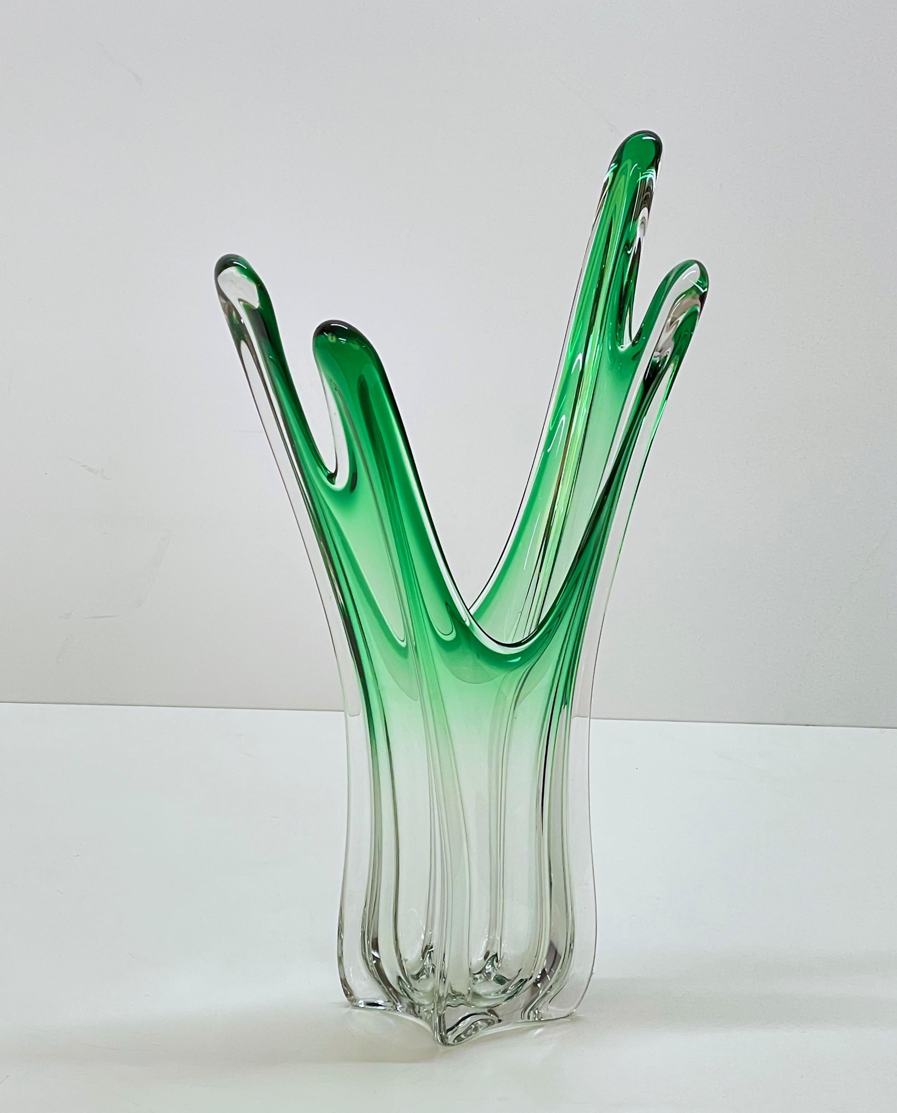 Midcentury Green Art Murano Glass Italian Vase Attributed to F.lli Toso, 1950s For Sale 7