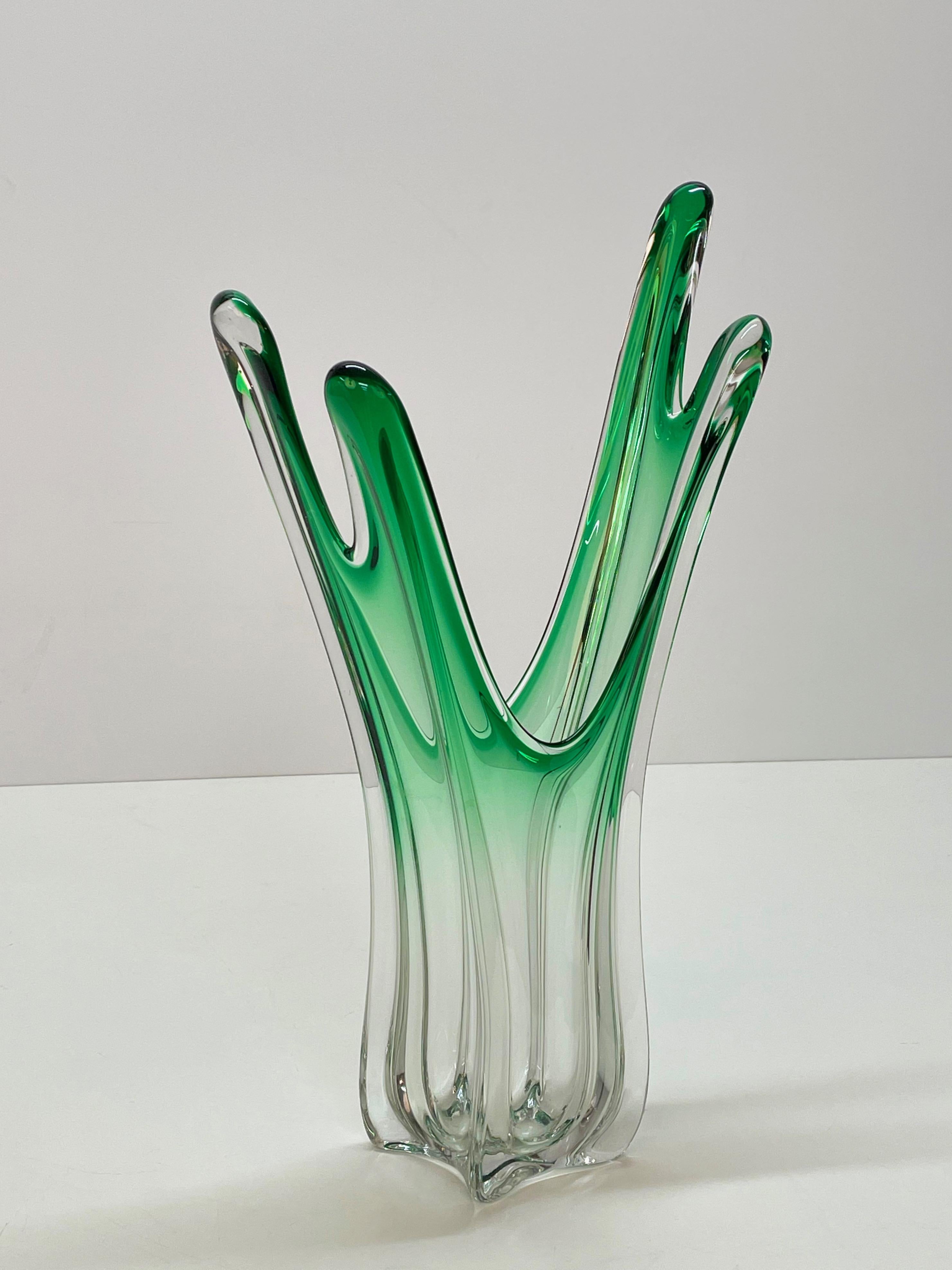 Midcentury Green Art Murano Glass Italian Vase Attributed to F.lli Toso, 1950s For Sale 11