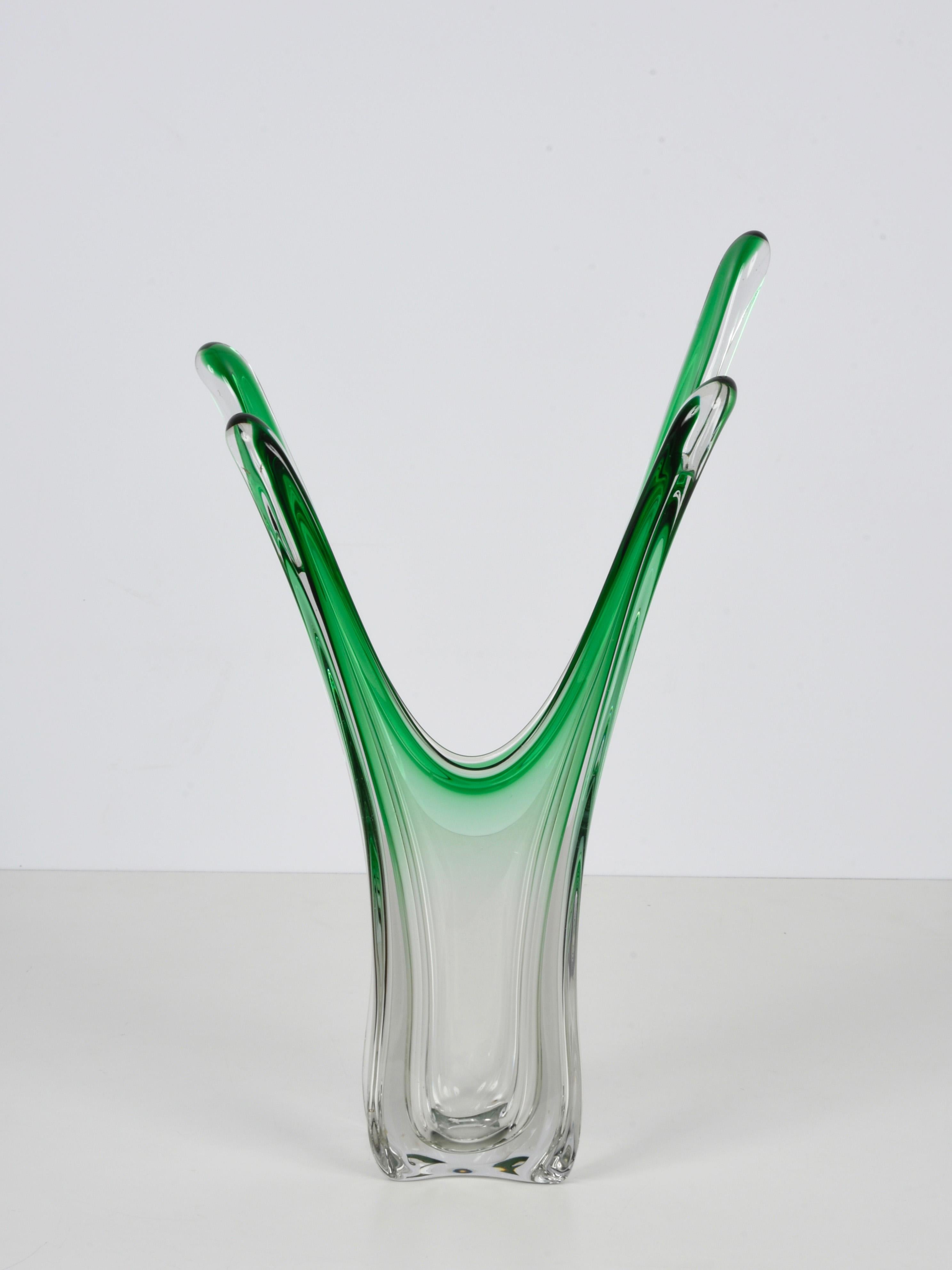 Mid-Century Modern Vase italien en verre de Murano d'art vert du milieu du siècle dernier attribué à F.lli Toso, années 1950 en vente