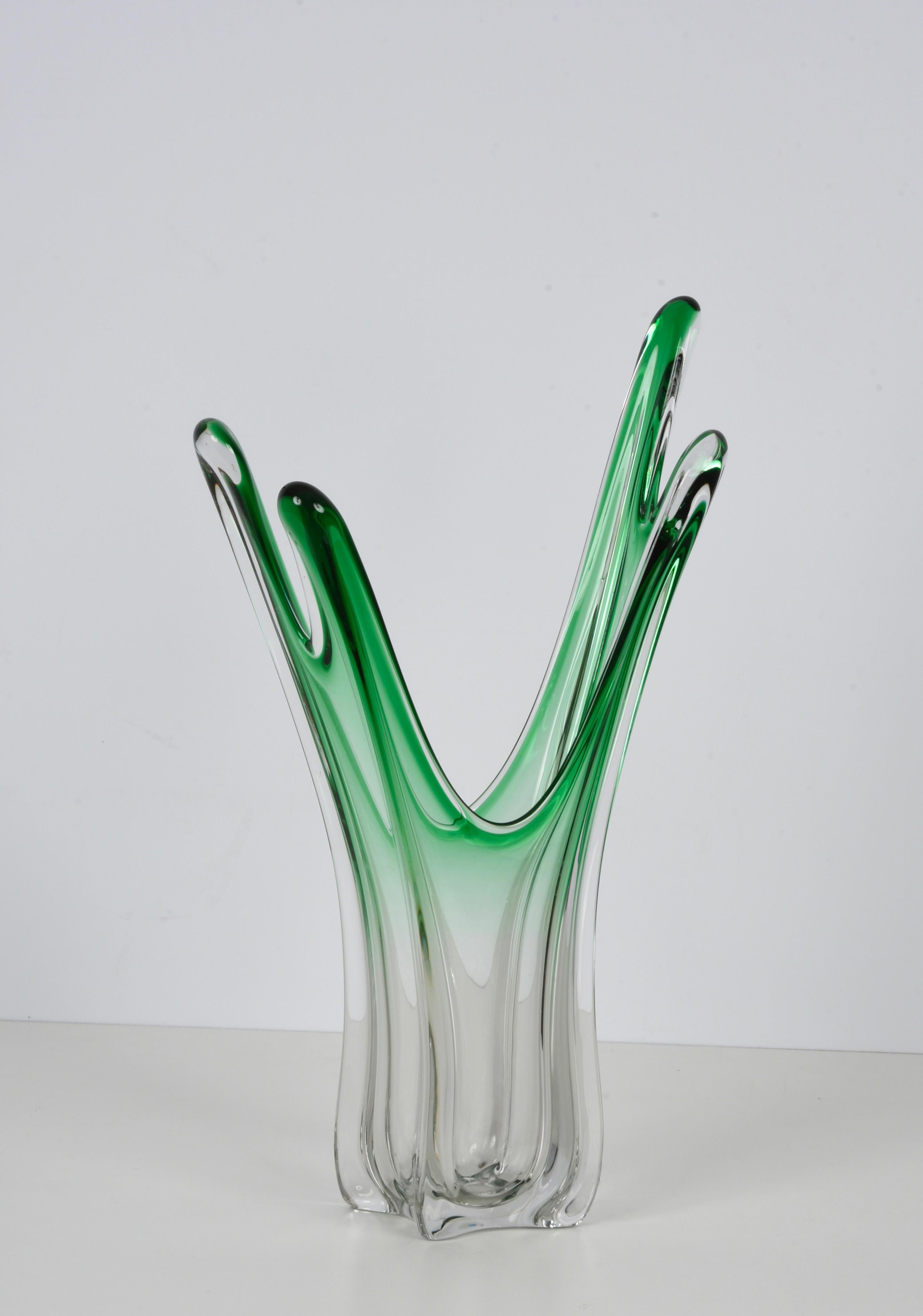 Vase italien en verre de Murano d'art vert du milieu du siècle dernier attribué à F.lli Toso, années 1950 Bon état - En vente à Roma, IT