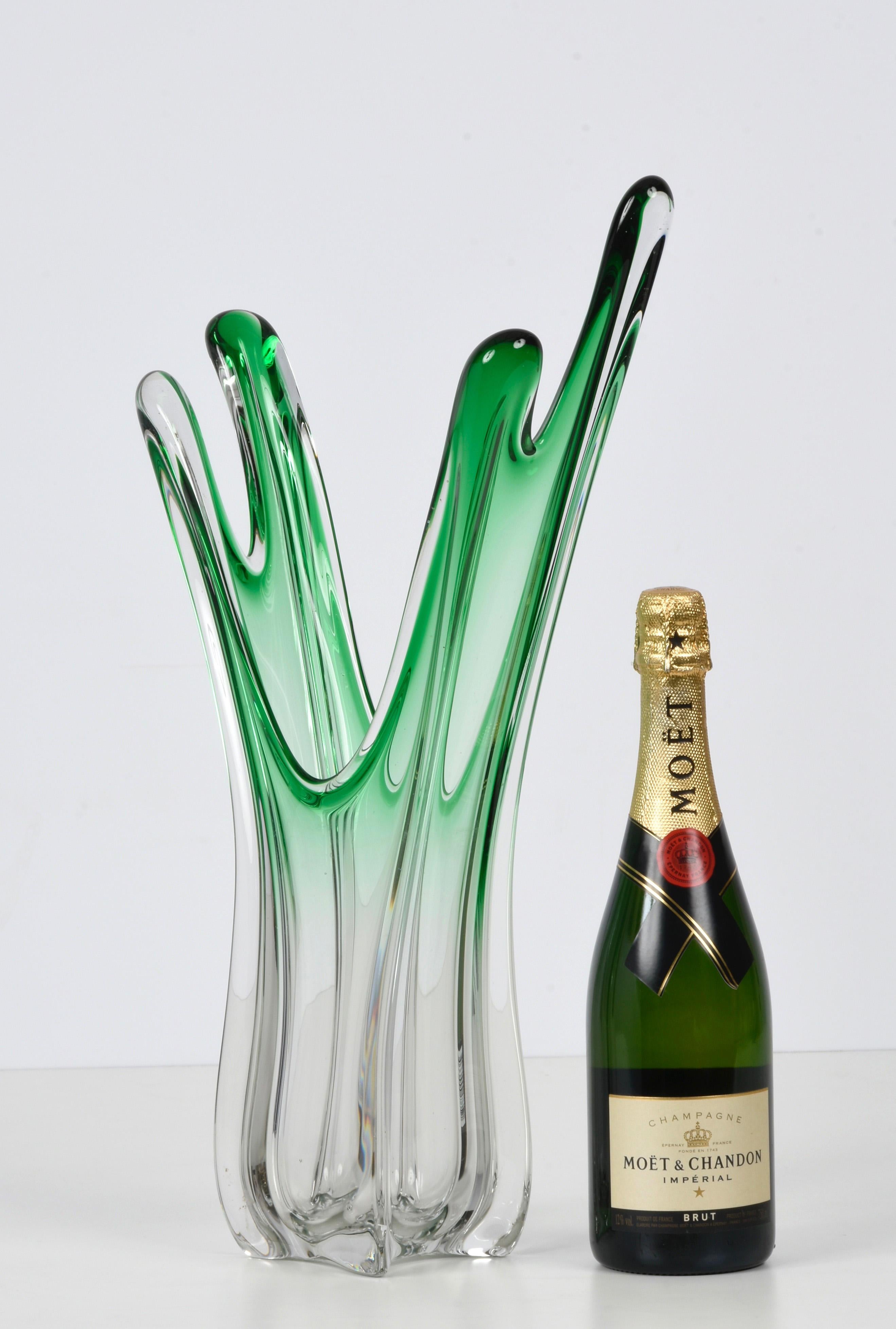 20ième siècle Vase italien en verre de Murano d'art vert du milieu du siècle dernier attribué à F.lli Toso, années 1950 en vente