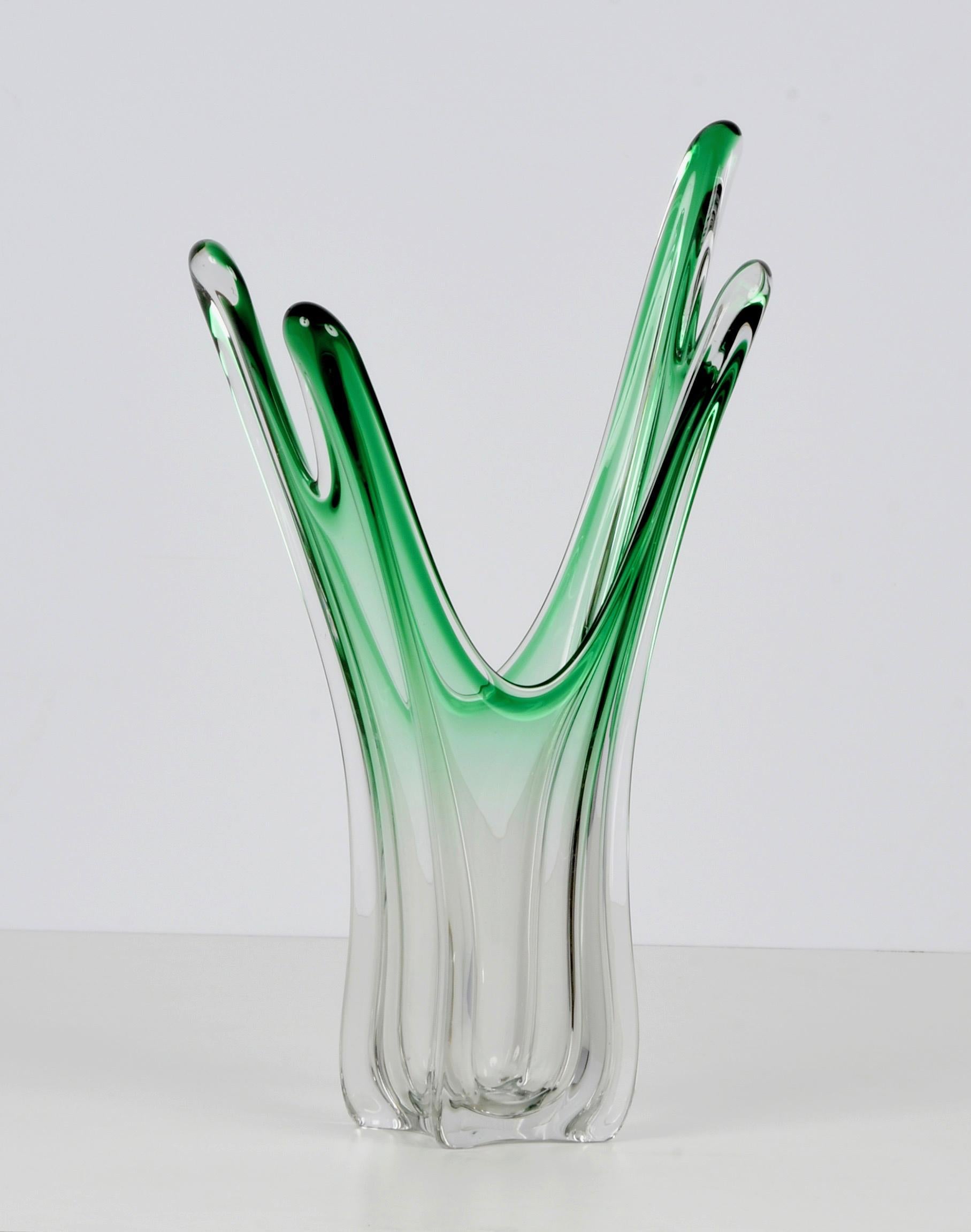 Midcentury Green Art Murano Glass Italian Vase Attributed to F.lli Toso, 1950s In Good Condition For Sale In Roma, IT