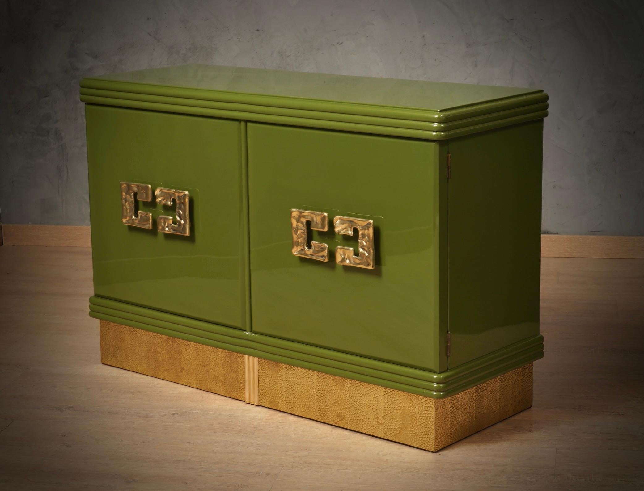 Buffet à crédence du milieu du siècle, couleur verte et laiton, 1980 en vente 3