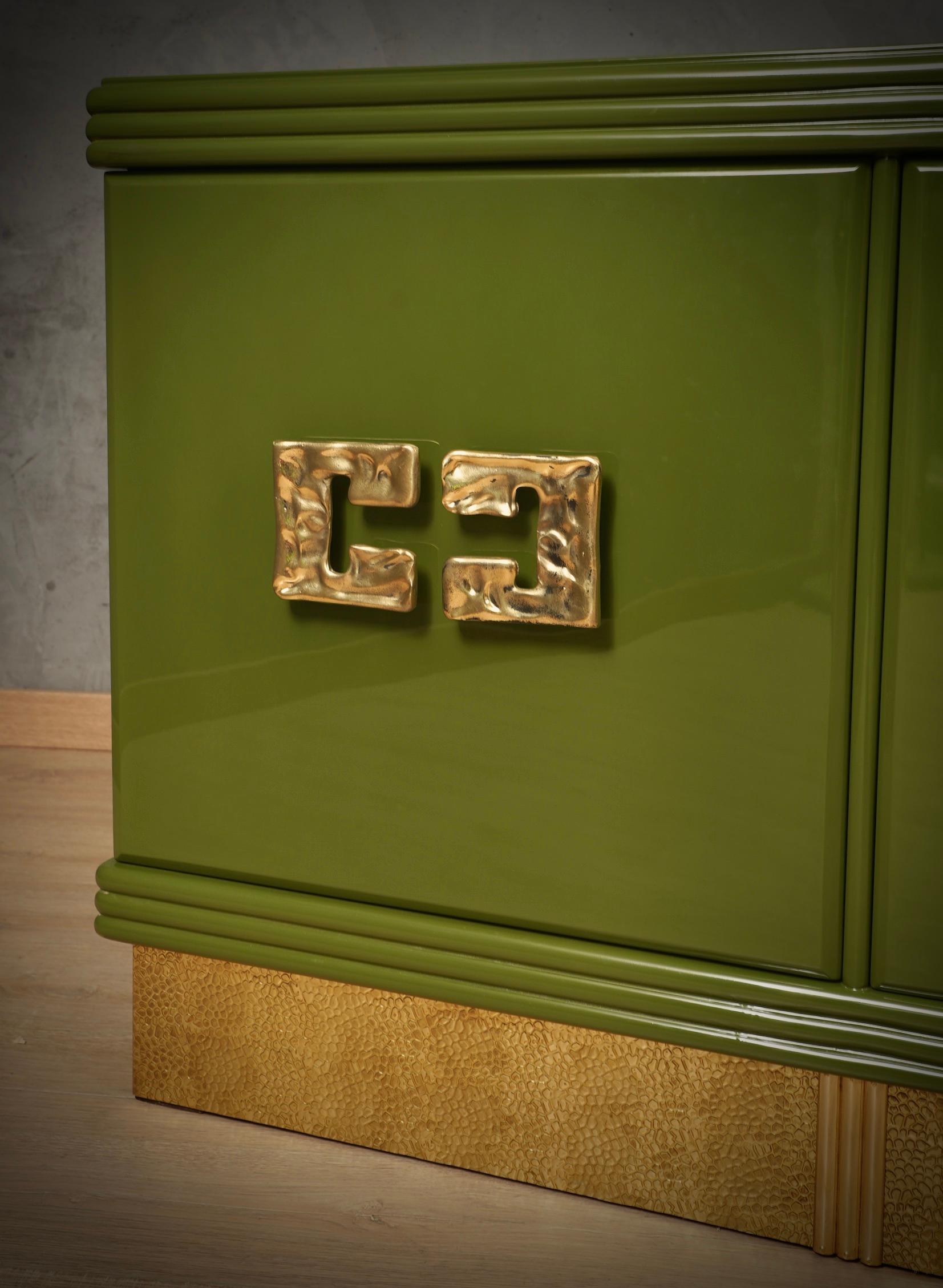 Buffet à crédence du milieu du siècle, couleur verte et laiton, 1980 Bon état - En vente à Rome, IT