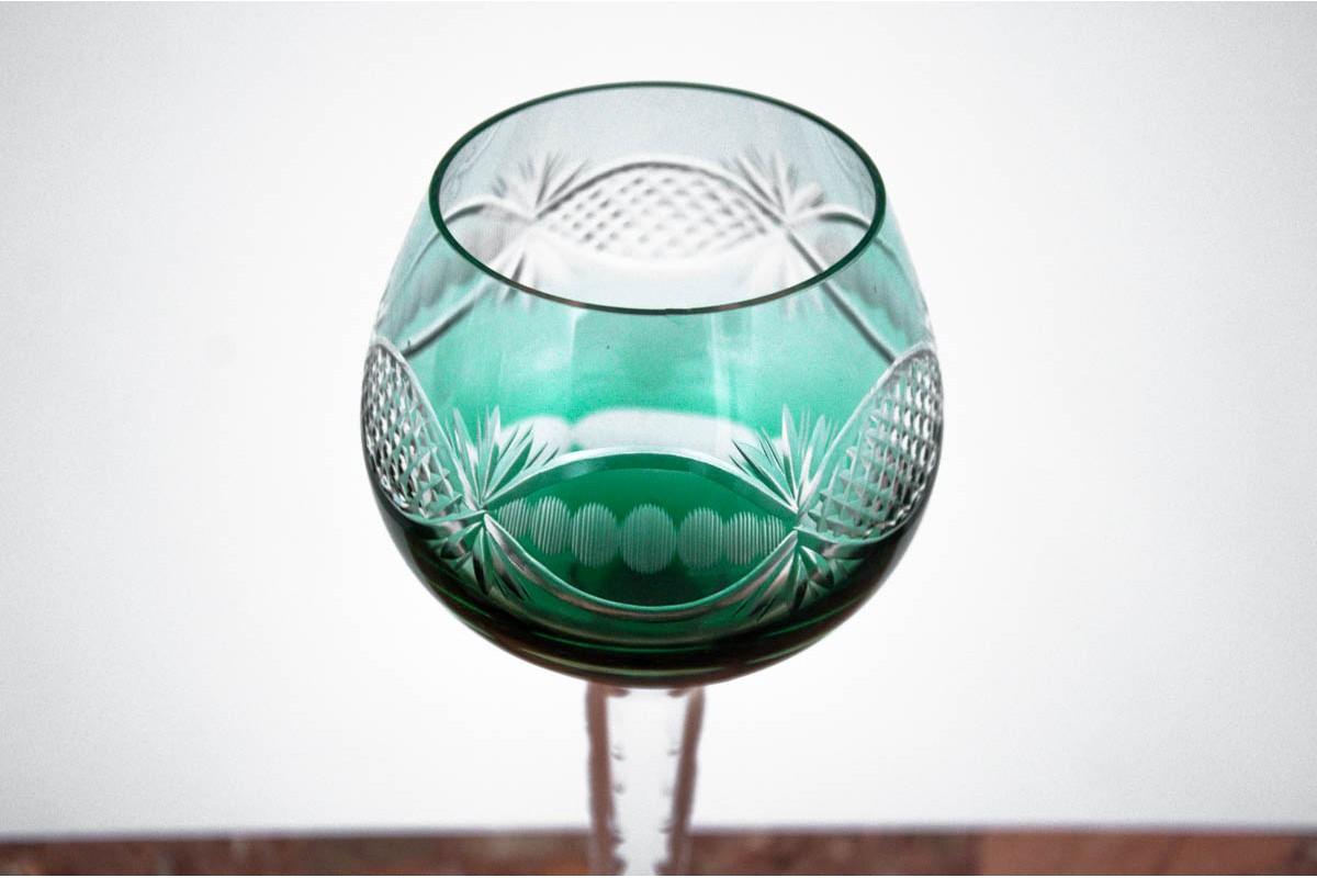 Cut crystal glasses, green goblet.
Dimensions: height 19 cm / diameter 8 cm.