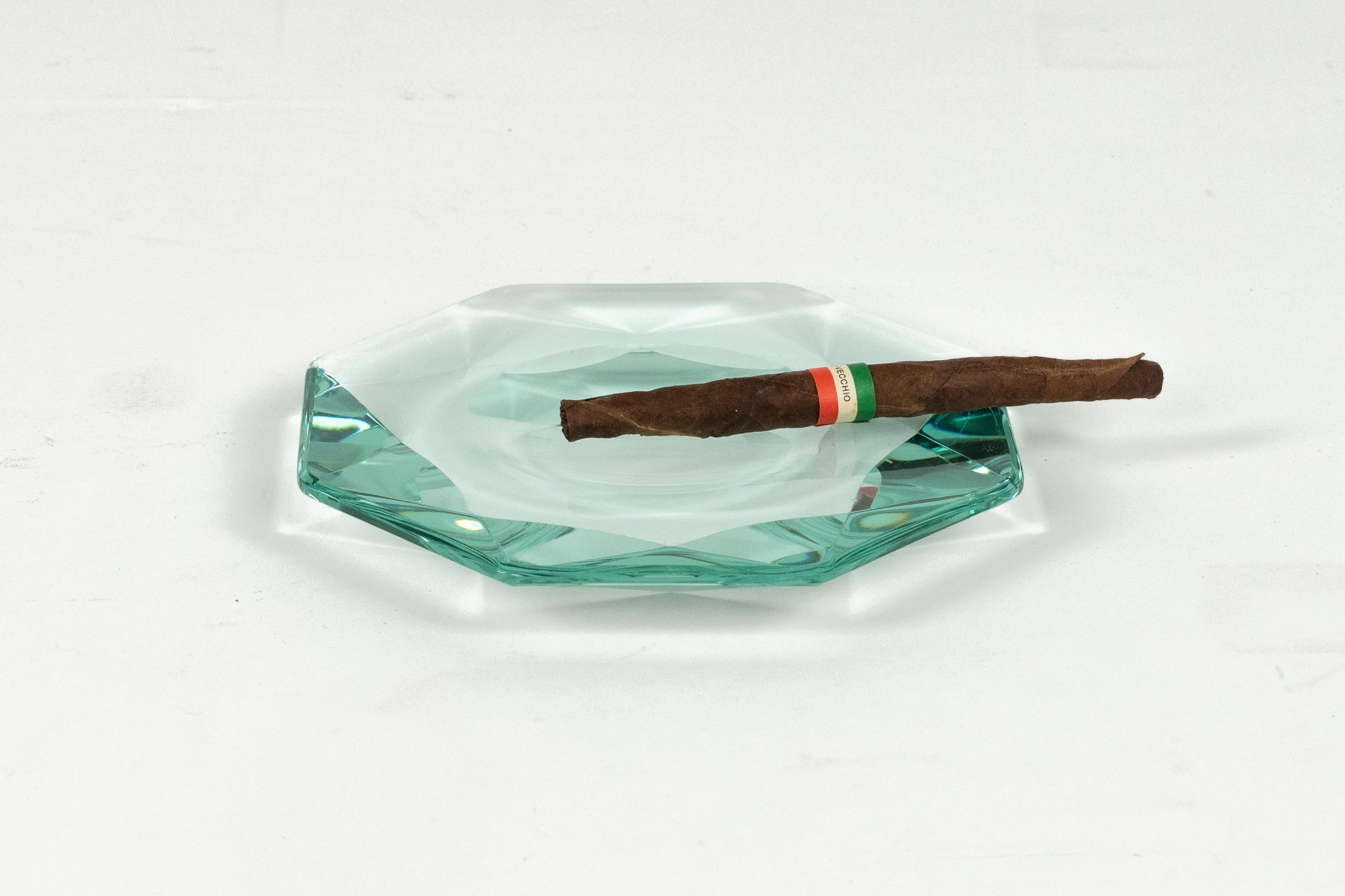 Verre Cendrier octogonal en verre vert du milieu du siècle dernier, style Fontana Arte, Italie, années 1960 en vente