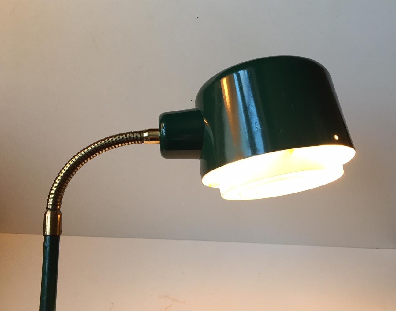 Small floor lamp (120 cm max height) designed by Hans Agne-Jakobsson and manufactured by Elidus in Sweden during the 1970s. Its made from green powder coated steel and aluminium (shade and base) and it has a multi-adjustable brass gooseneck. The