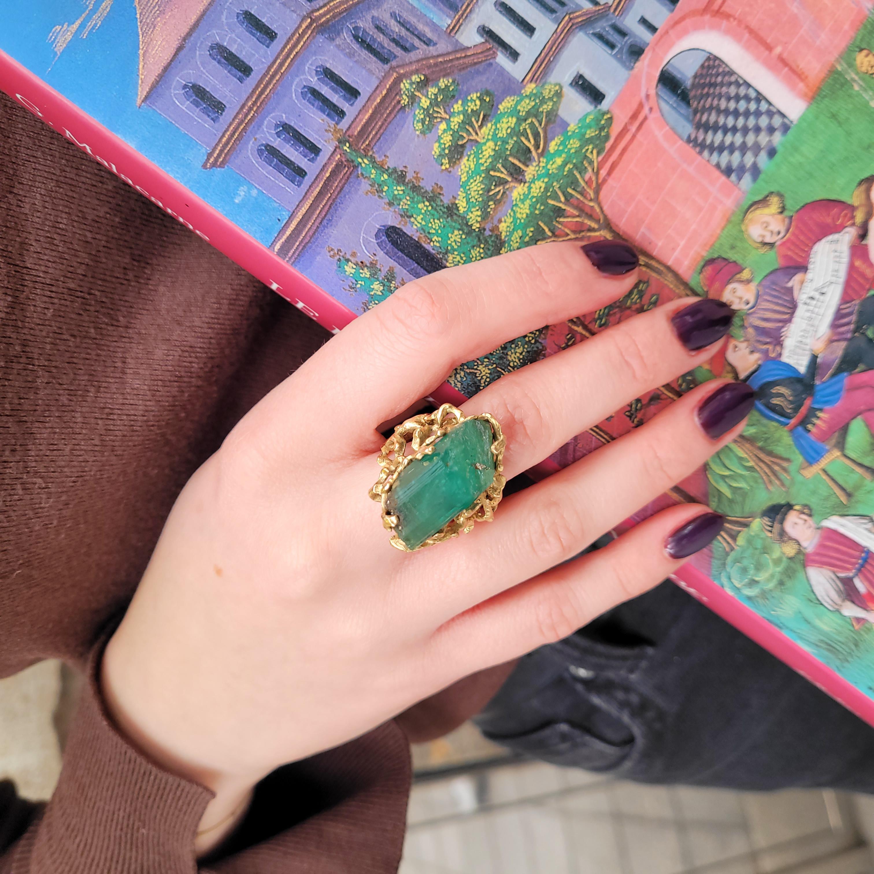 Midcentury green Italian ring, organic design, Beryl, 18kt gold For Sale 1