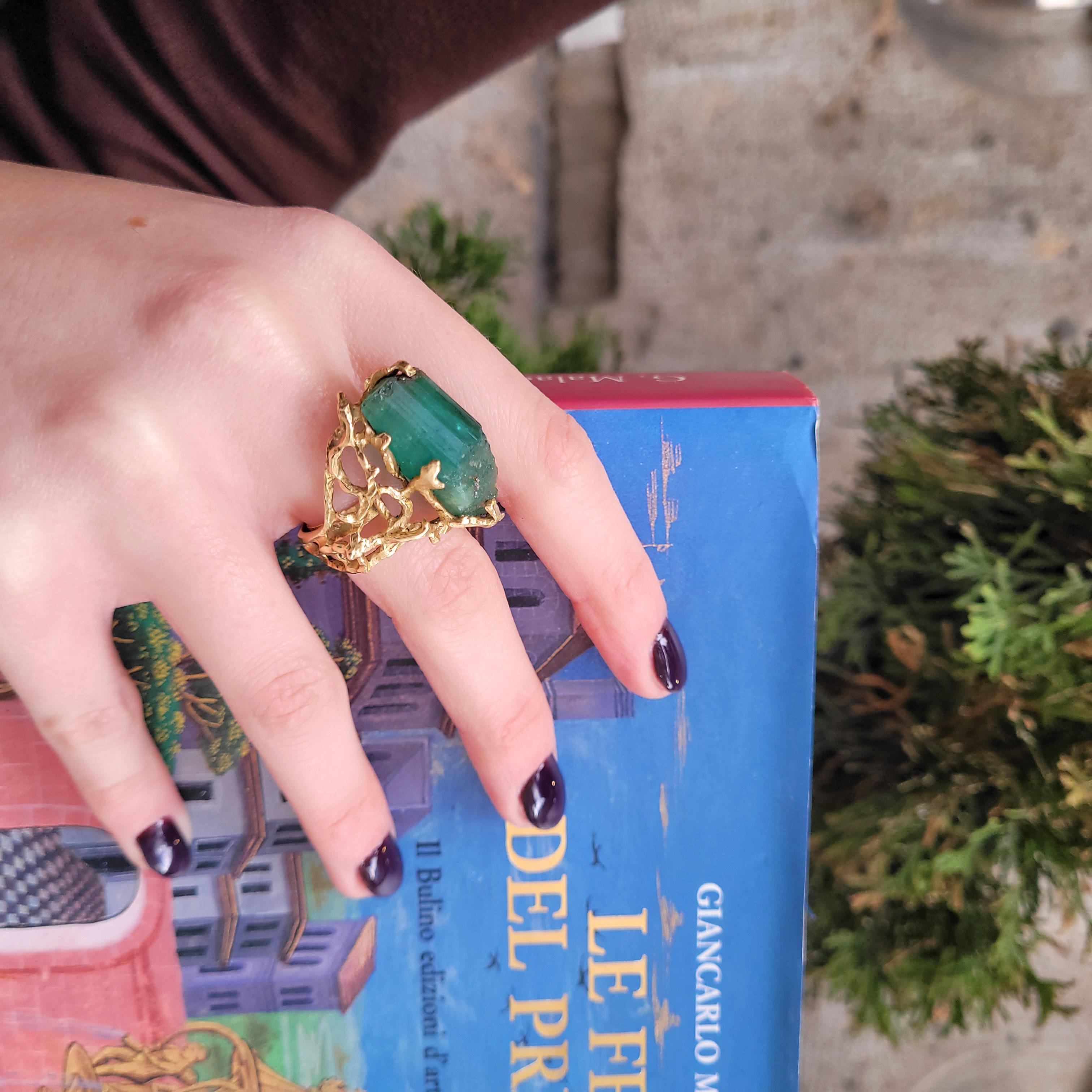 Midcentury green Italian ring, organic design, Beryl, 18kt gold For Sale 2