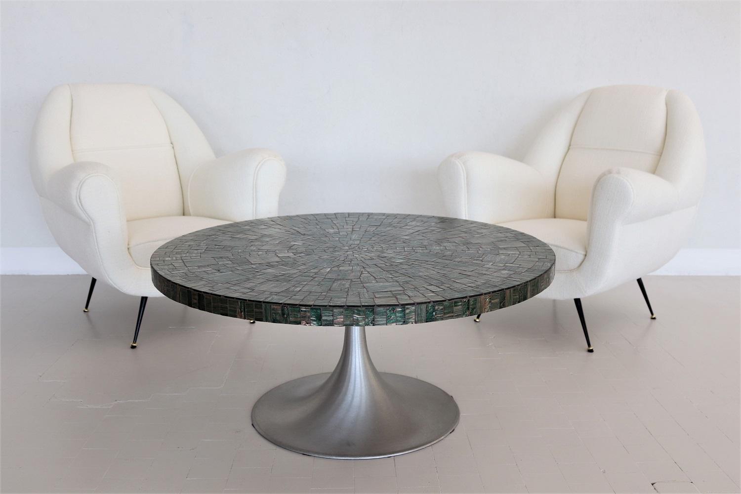 Gorgeous and very rare coffee table with beautiful green glass mosaic in mother of pearl optic and aluminum pedestal.
The manufacturing is from the late 1960s in Germany, made by artist Heinz Lilienthal (1927-2006).
The table is a stunning piece
