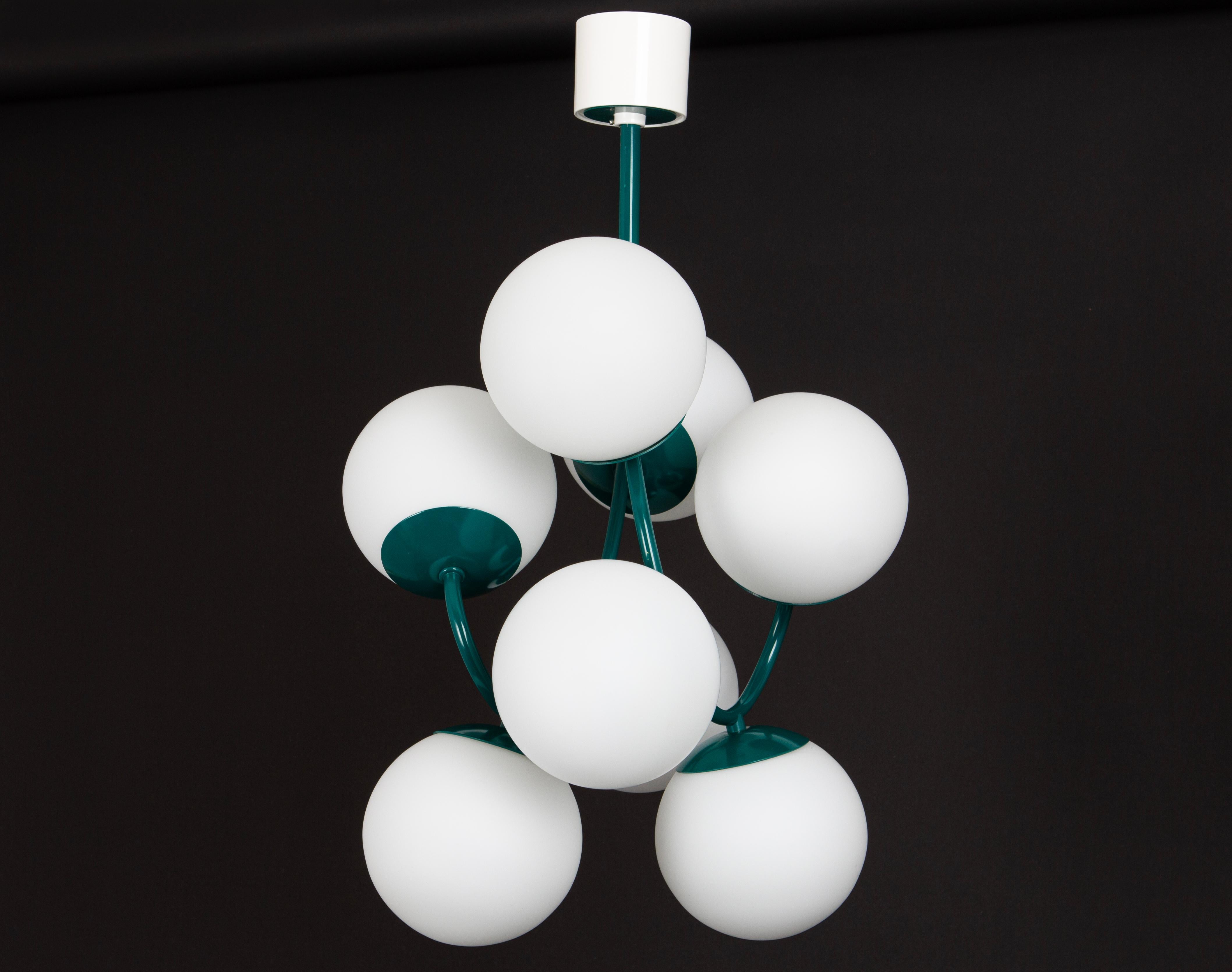 Allemand Lampe suspendue verte du milieu du siècle dernier, Kaiser, Allemagne, années 1960 en vente