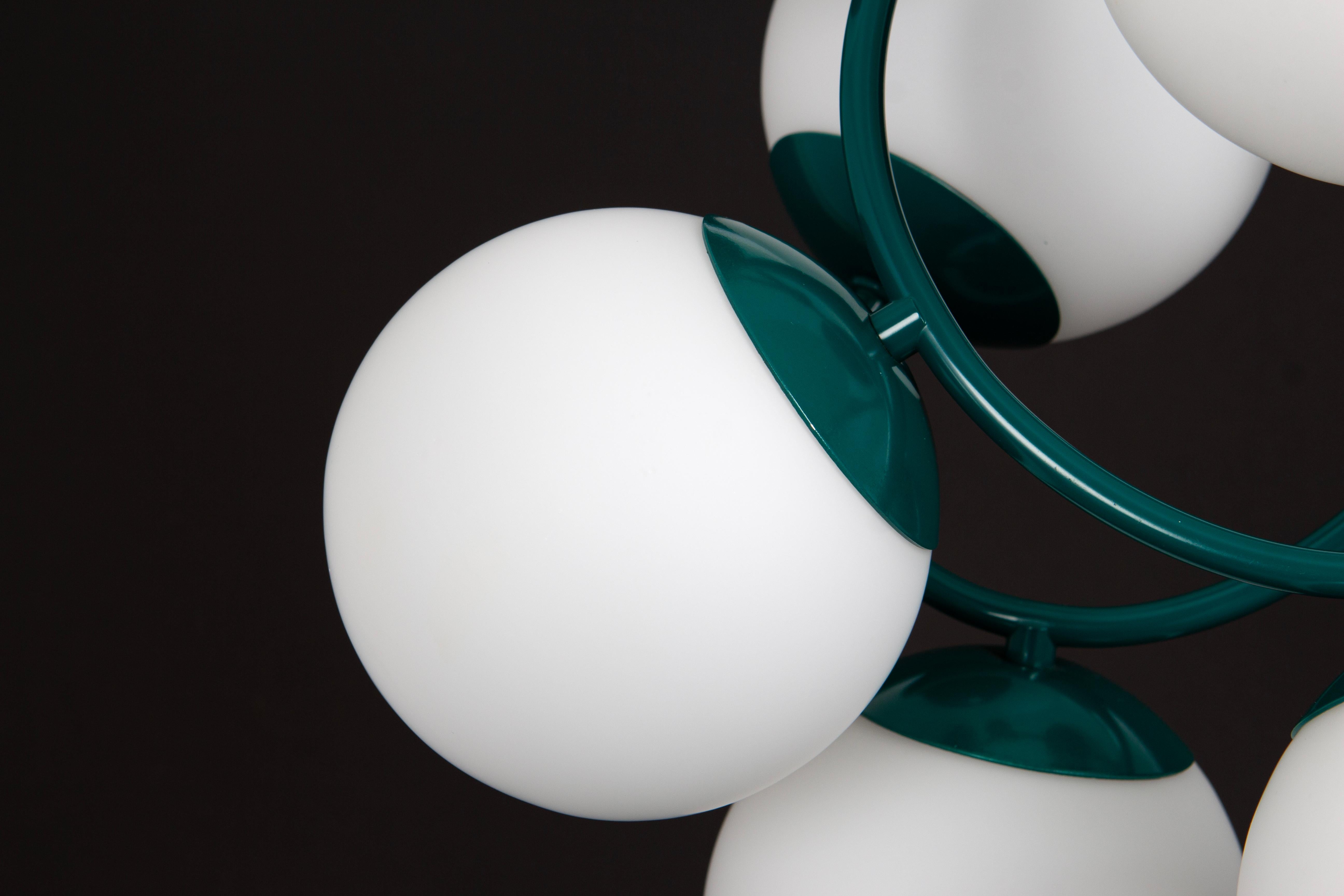 Verre Lampe suspendue verte du milieu du siècle dernier, Kaiser, Allemagne, années 1960 en vente