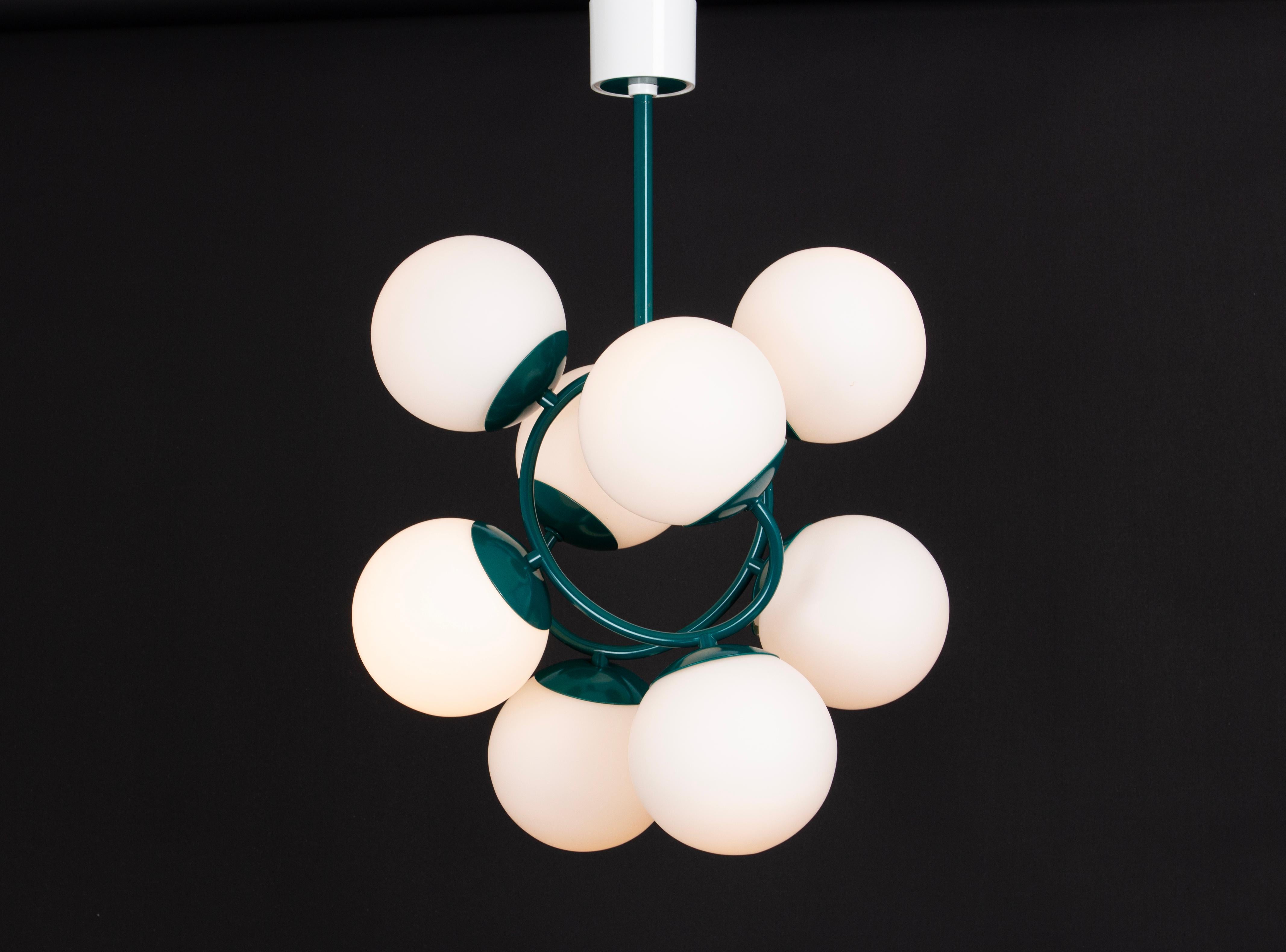 Lampe suspendue verte du milieu du siècle dernier, Kaiser, Allemagne, années 1960 en vente 1