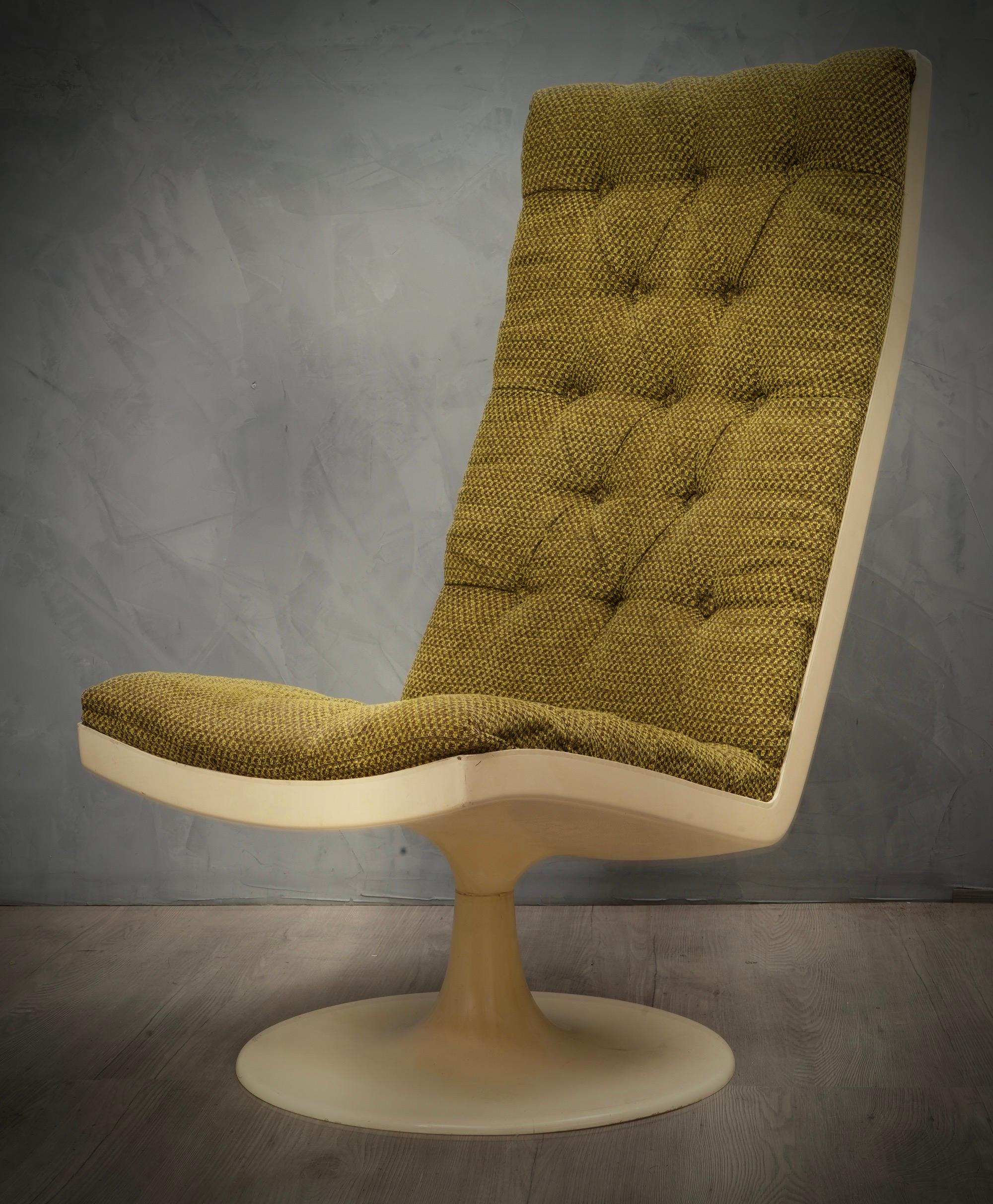 Midcentury Green Velvet Armchairs and Pouf, 1970 For Sale 1