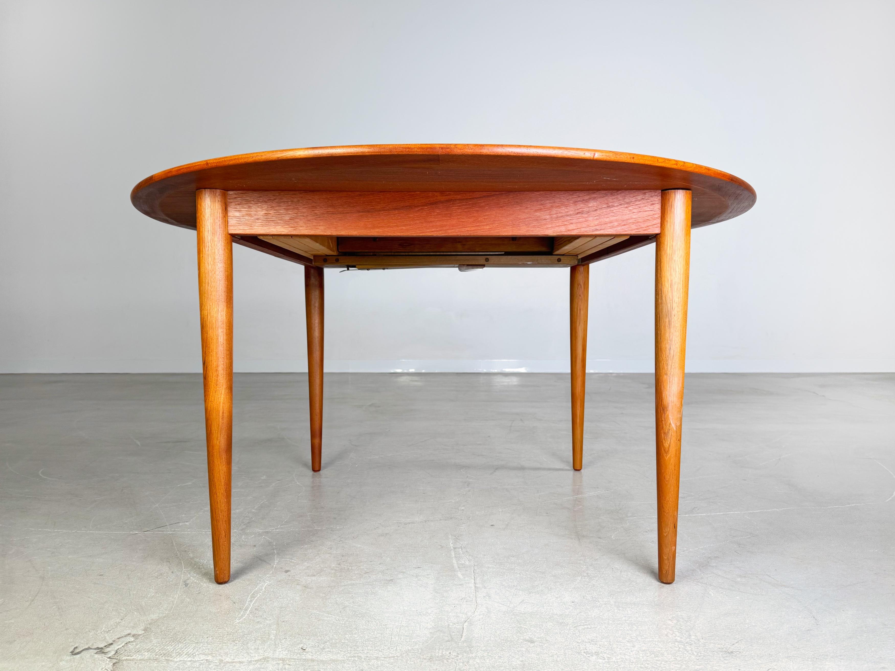 Danish Midcentury Grete Jalk Esstisch Poul Jeppesens Møbelfabrik PJ 2-5 For Sale