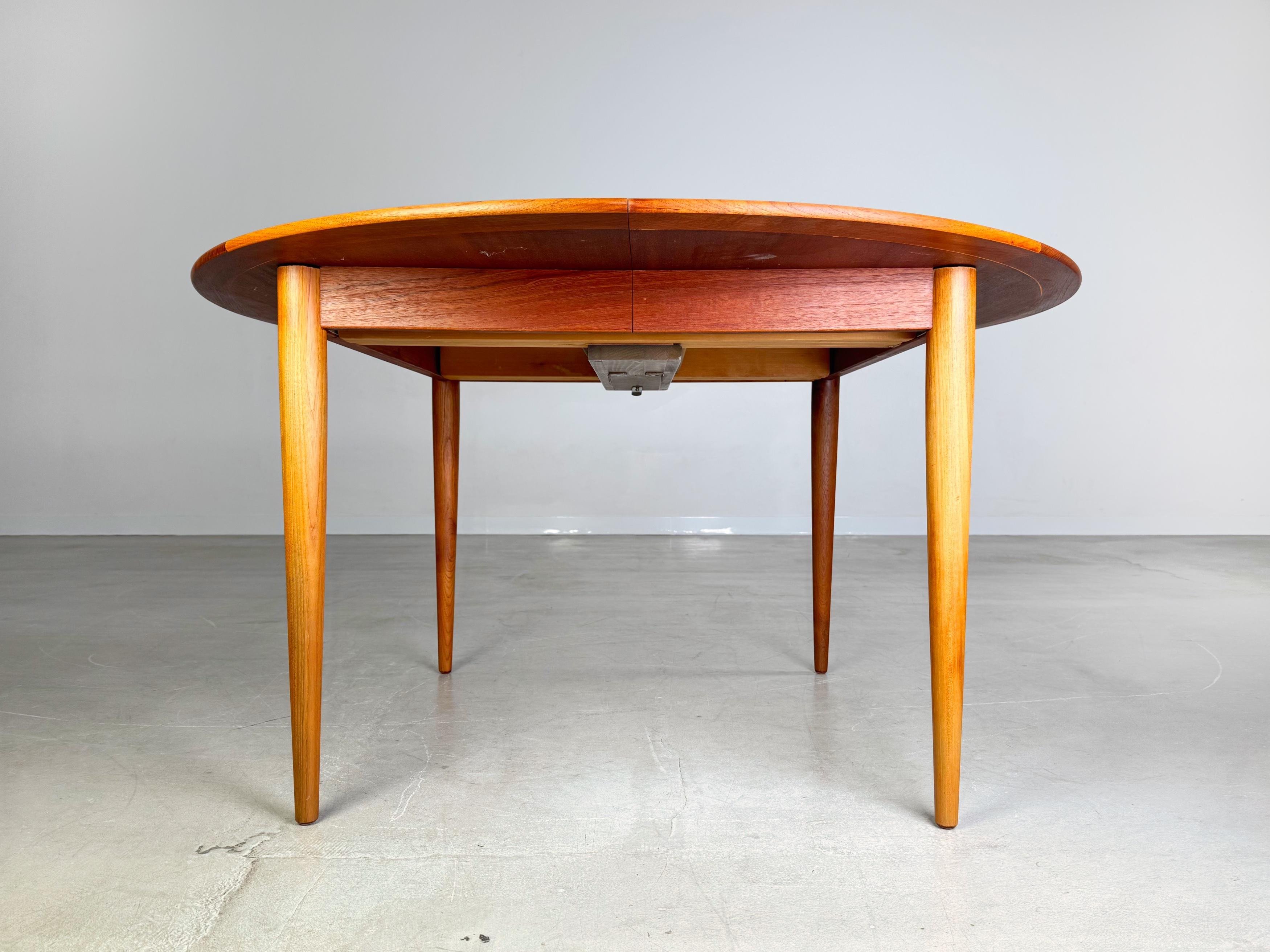Midcentury Grete Jalk Esstisch Poul Jeppesens Møbelfabrik PJ 2-5 In Good Condition For Sale In Berlin, DE