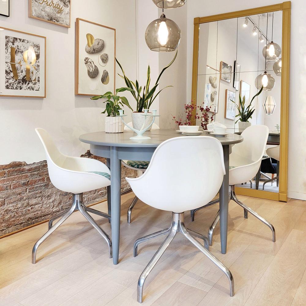Midcentury extendable round dining table restored and painted in grey.
With internal extension leaf of 50 cm. 
The table's diameter is 120 cm, and when fully extended the width is 170 cm and the depth 120 cm.
 