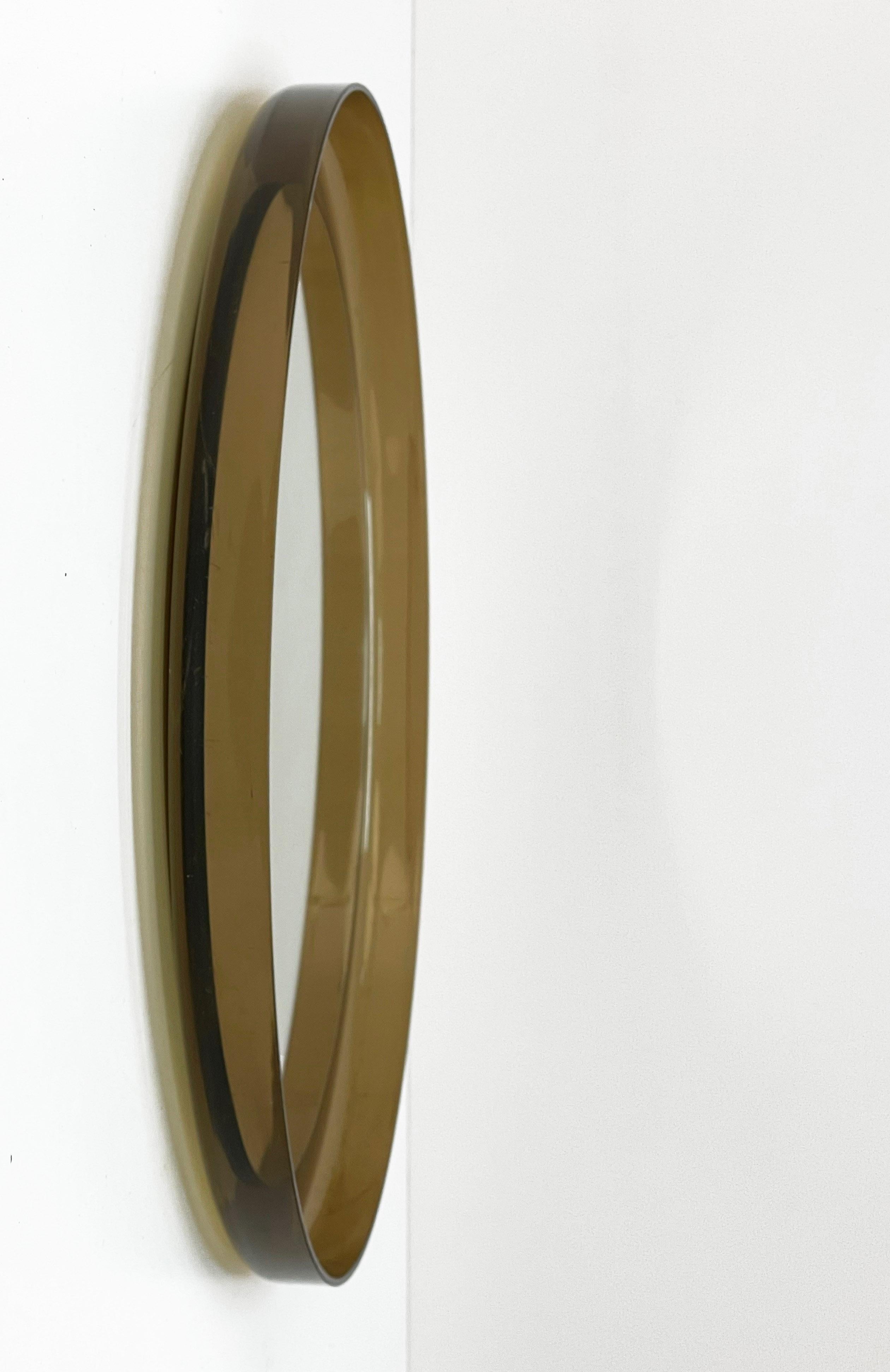 Midcentury Guzzini Italian Round Lucite Smoked Brown Wall Mirror, 1960s For Sale 5