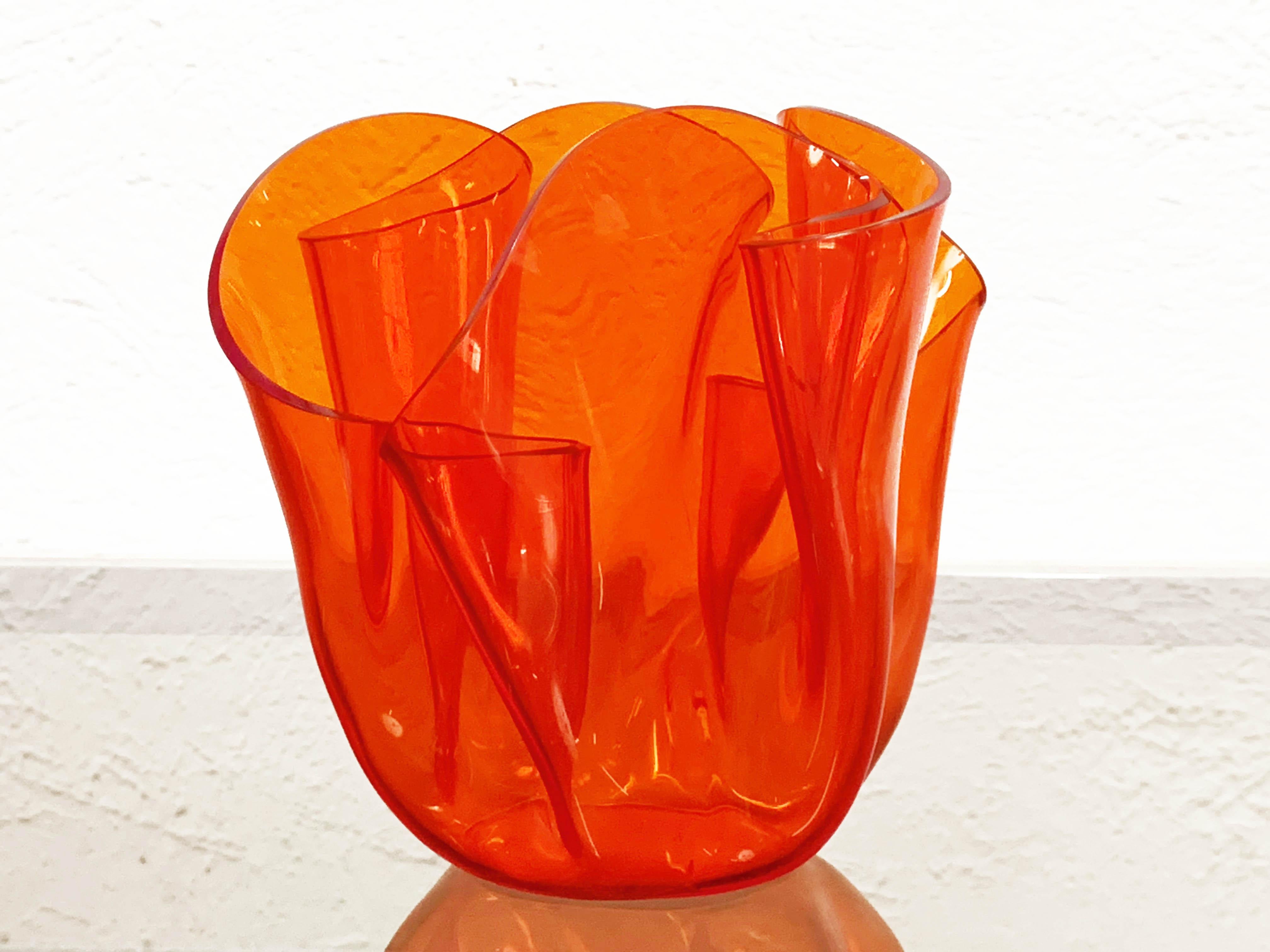 Unique Guzzini Italian production in Lucite and plexiglass with original orange shade.

This midcentury centerpiece has an incredible napkin design, that is typical of Italian production during the 1970s.

 