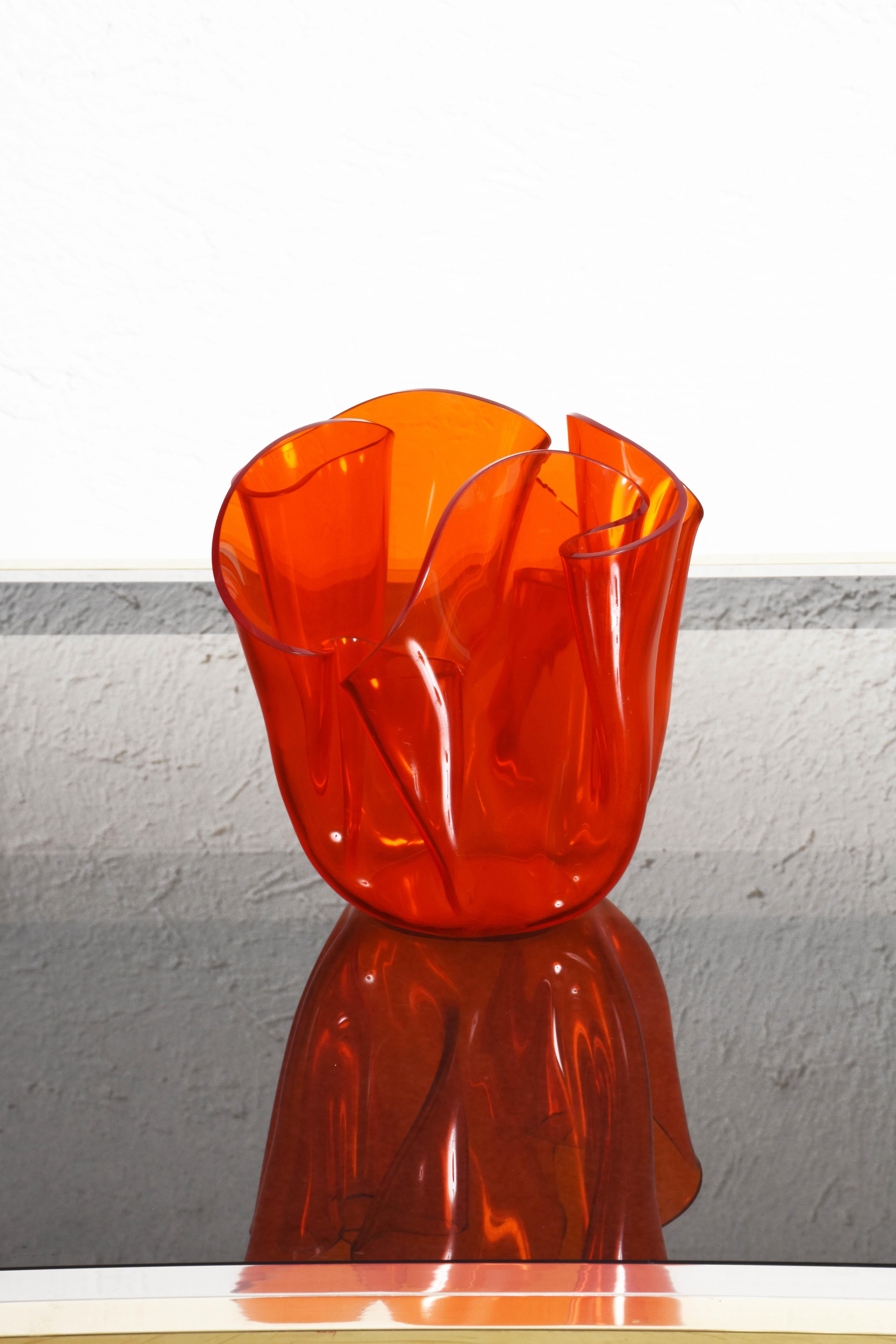 Midcentury Guzzini Orange Plexiglass Lucite Italian Centerpiece, 1970s In Good Condition For Sale In Roma, IT