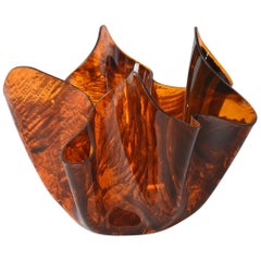 Retro Midcentury Guzzini Tortoiseshell Lucite Italian "Napkin" Centerpiece Bowl, 1980s