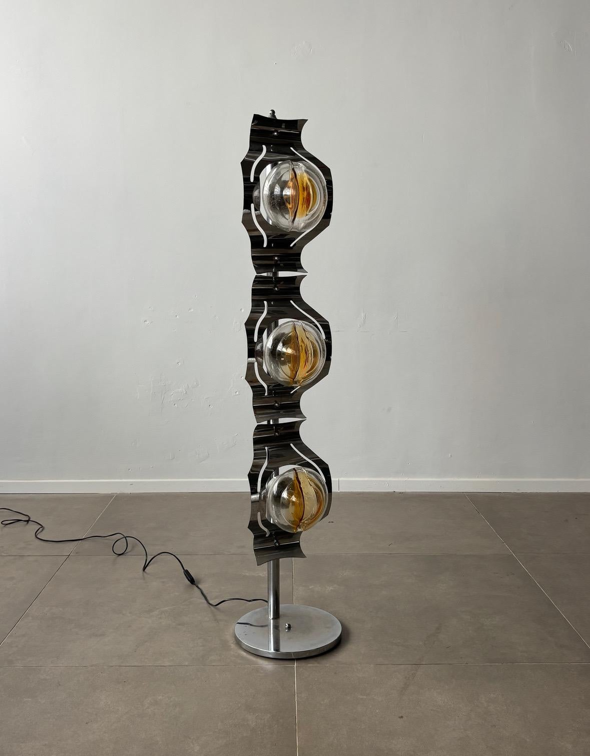 Verre de Murano Lampadaire du milieu du siècle en verre soufflé et chrome, 1970 Italie en vente
