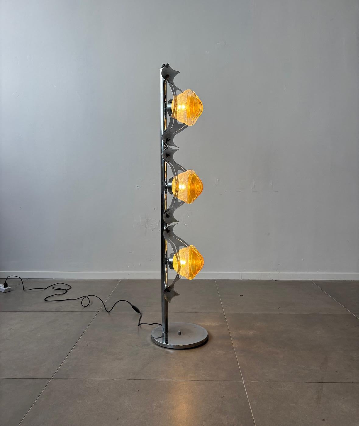 Lampadaire du milieu du siècle en verre soufflé et chrome, 1970 Italie en vente