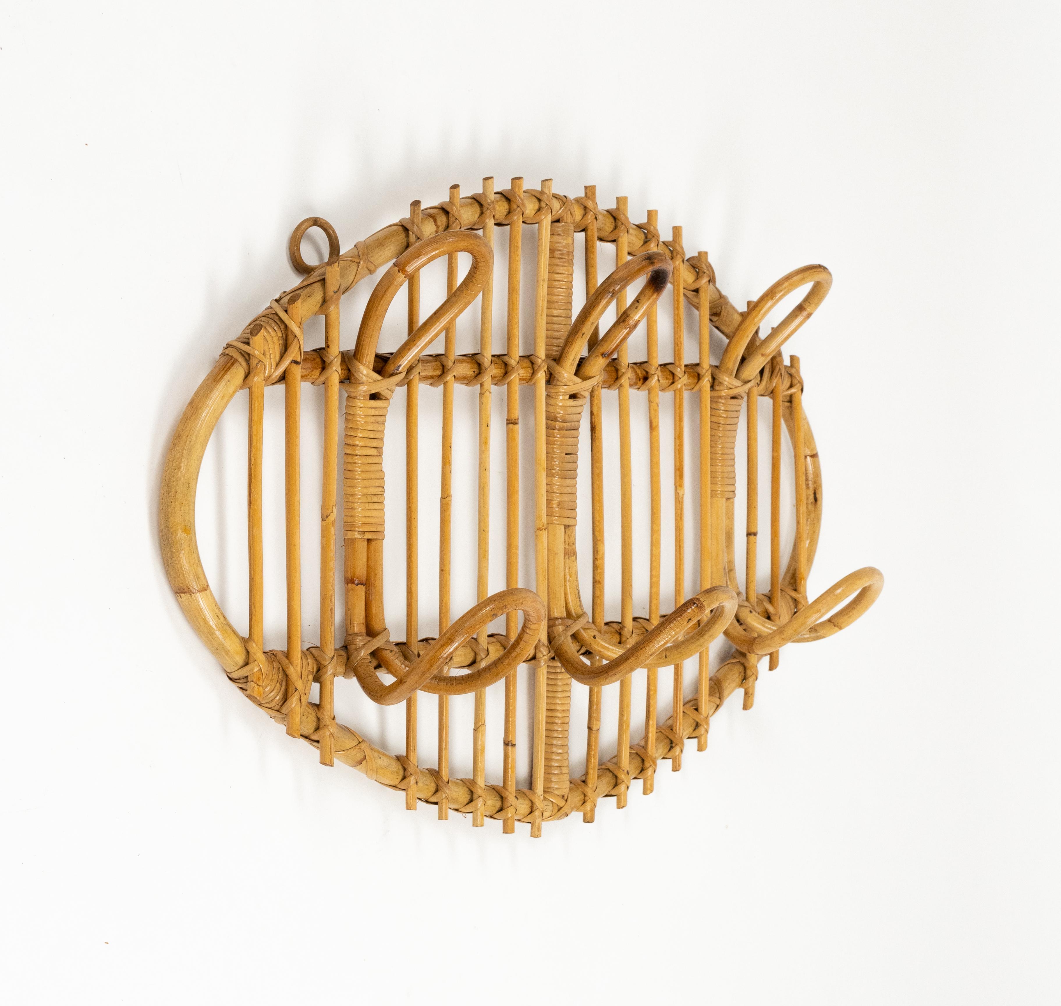 Mid-Century moderno Appendiabiti ovale da parete in bambù e rattan del Medioevo, Italia 1960 in vendita