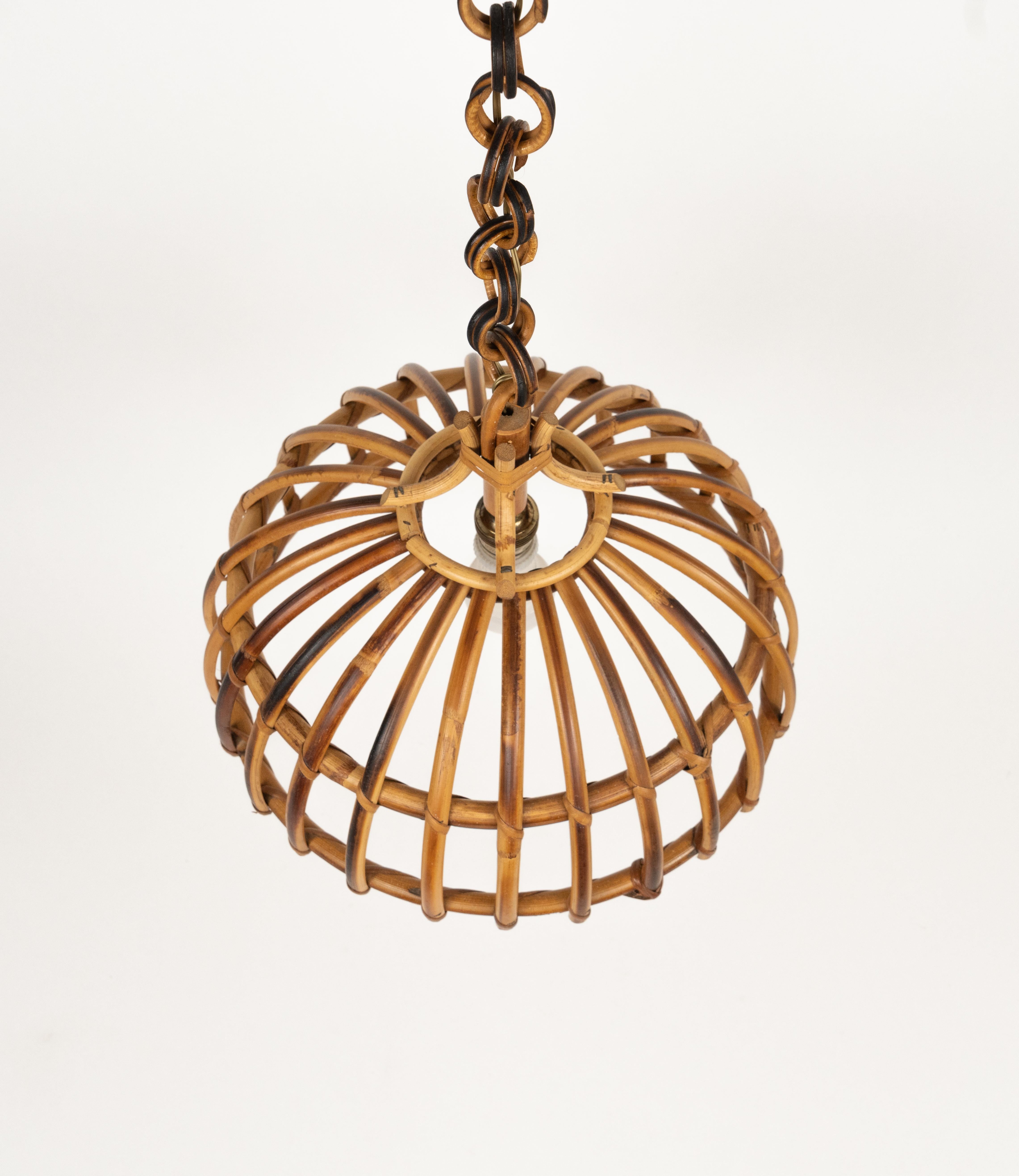 Midcentury Hand-Crafted Rattan and Bamboo Chandelier Pendant, Italy 1970s For Sale 2