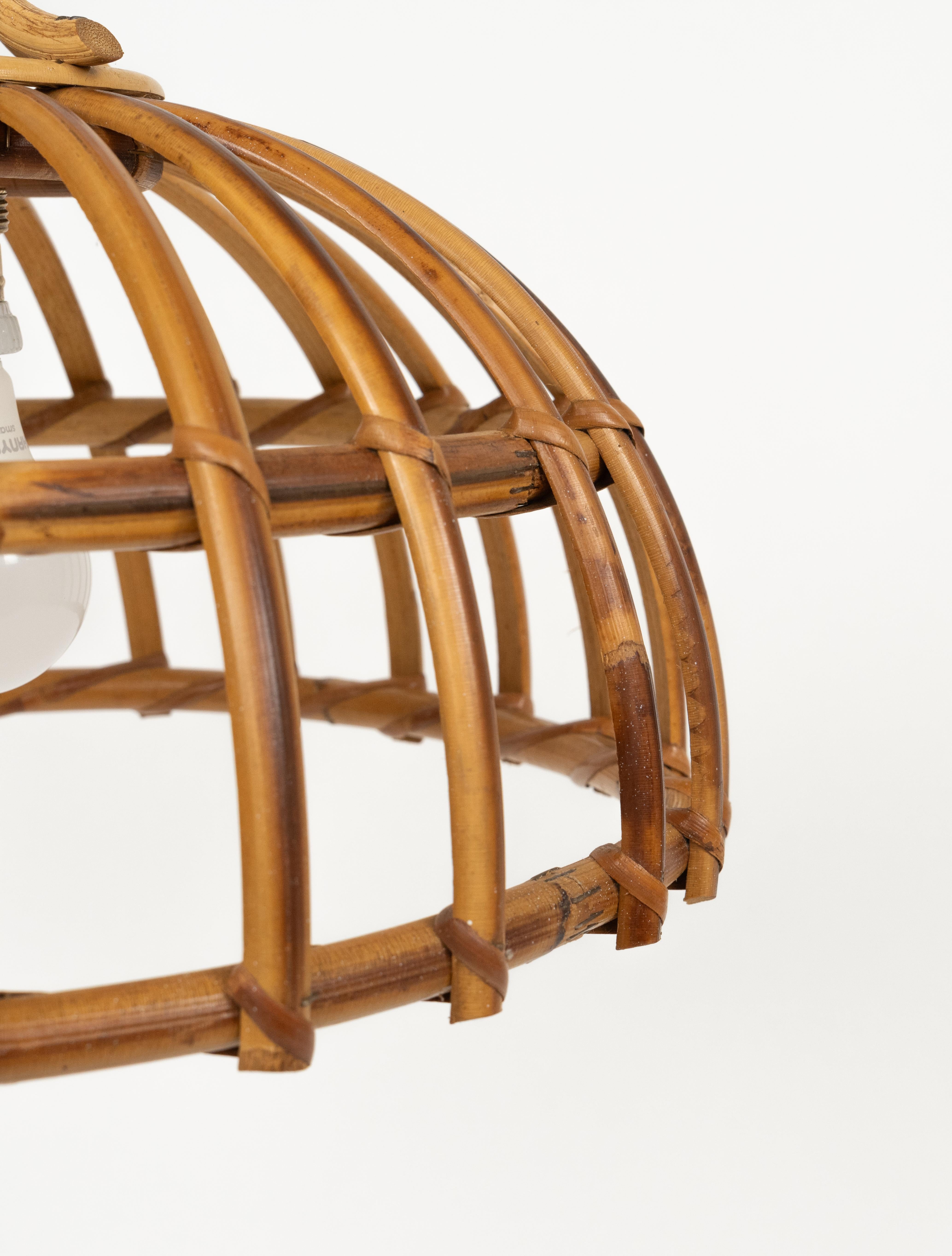 Midcentury Hand-Crafted Rattan and Bamboo Chandelier Pendant, Italy 1970s For Sale 3