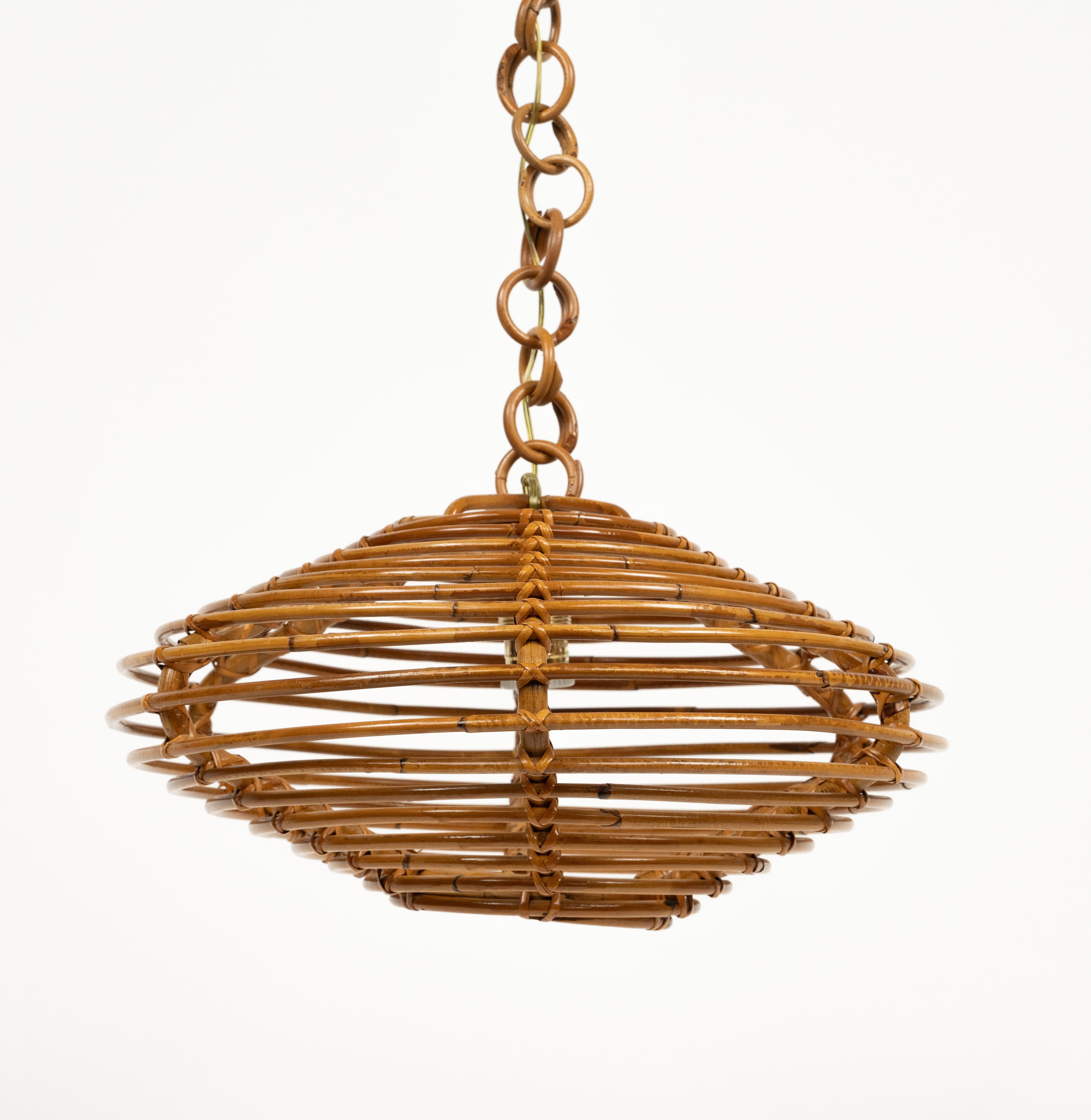 Handgefertigter Rattan-Kronleuchter im Louis Sognot-Stil aus der Mitte des Jahrhunderts, Italien 1960er Jahre im Angebot 3