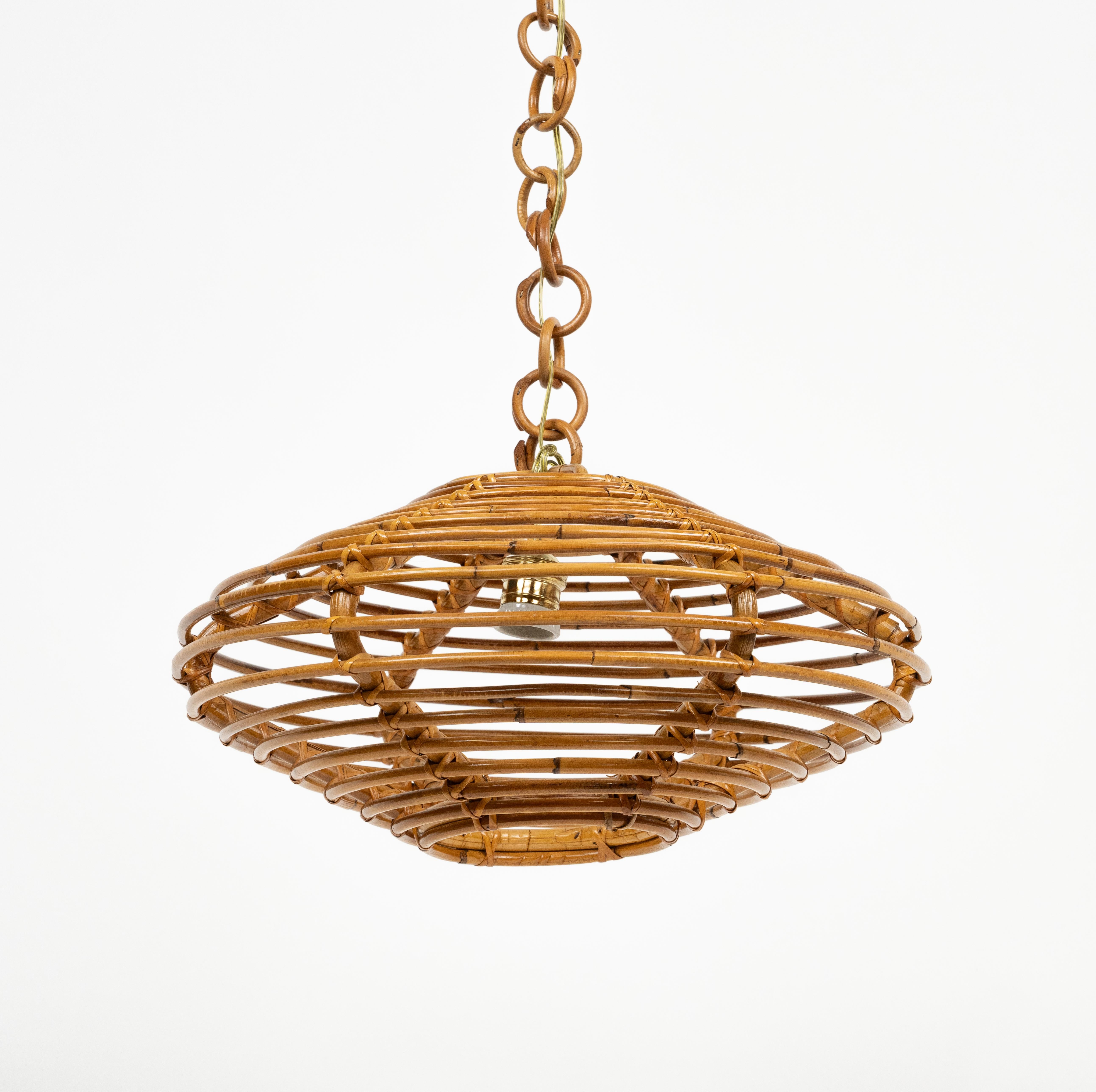 Handgefertigter Rattan-Kronleuchter im Louis Sognot-Stil aus der Mitte des Jahrhunderts, Italien 1960er Jahre (Moderne der Mitte des Jahrhunderts) im Angebot