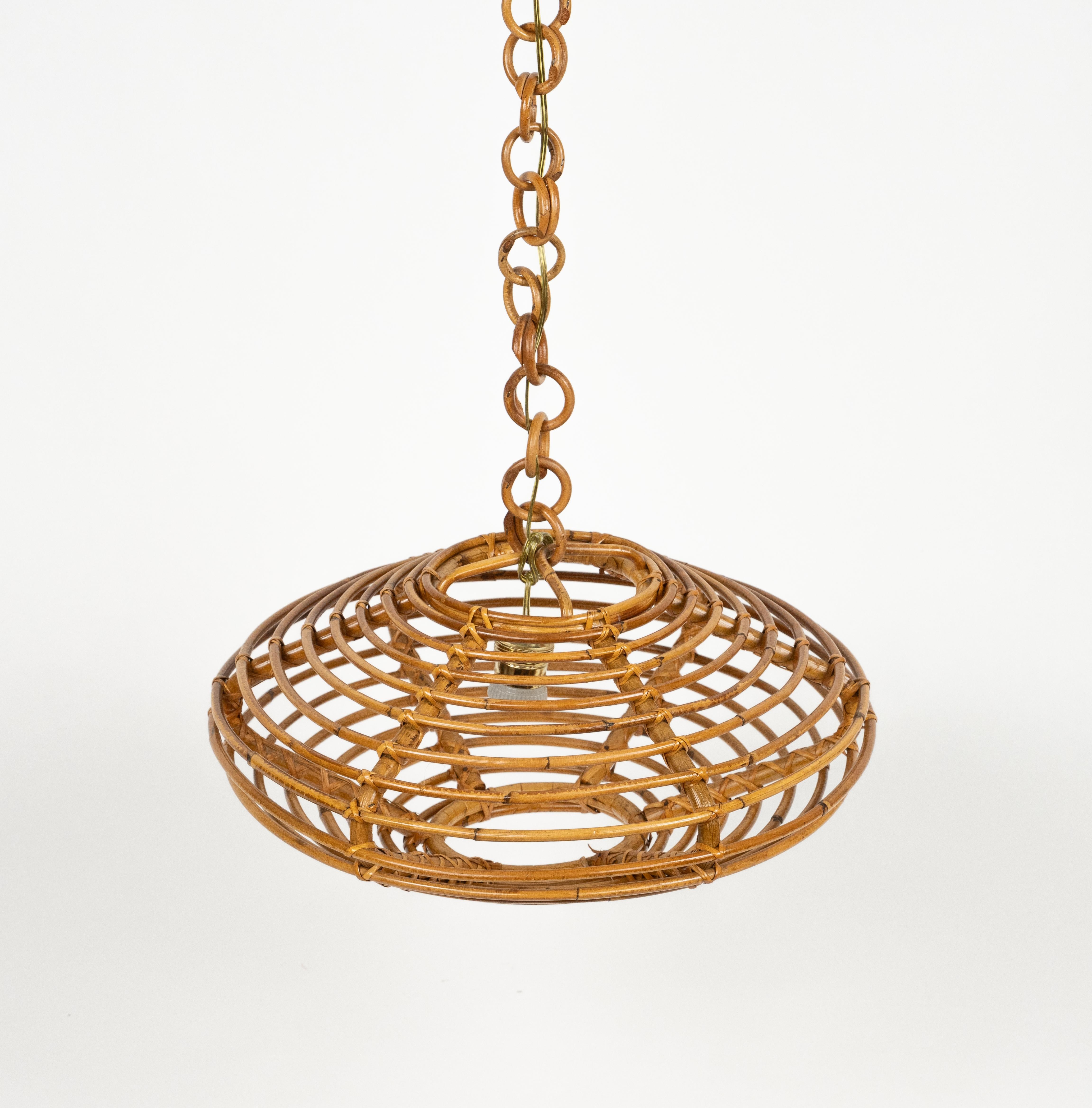Handgefertigter Rattan-Kronleuchter im Louis Sognot-Stil aus der Mitte des Jahrhunderts, Italien 1960er Jahre im Zustand „Gut“ im Angebot in Rome, IT
