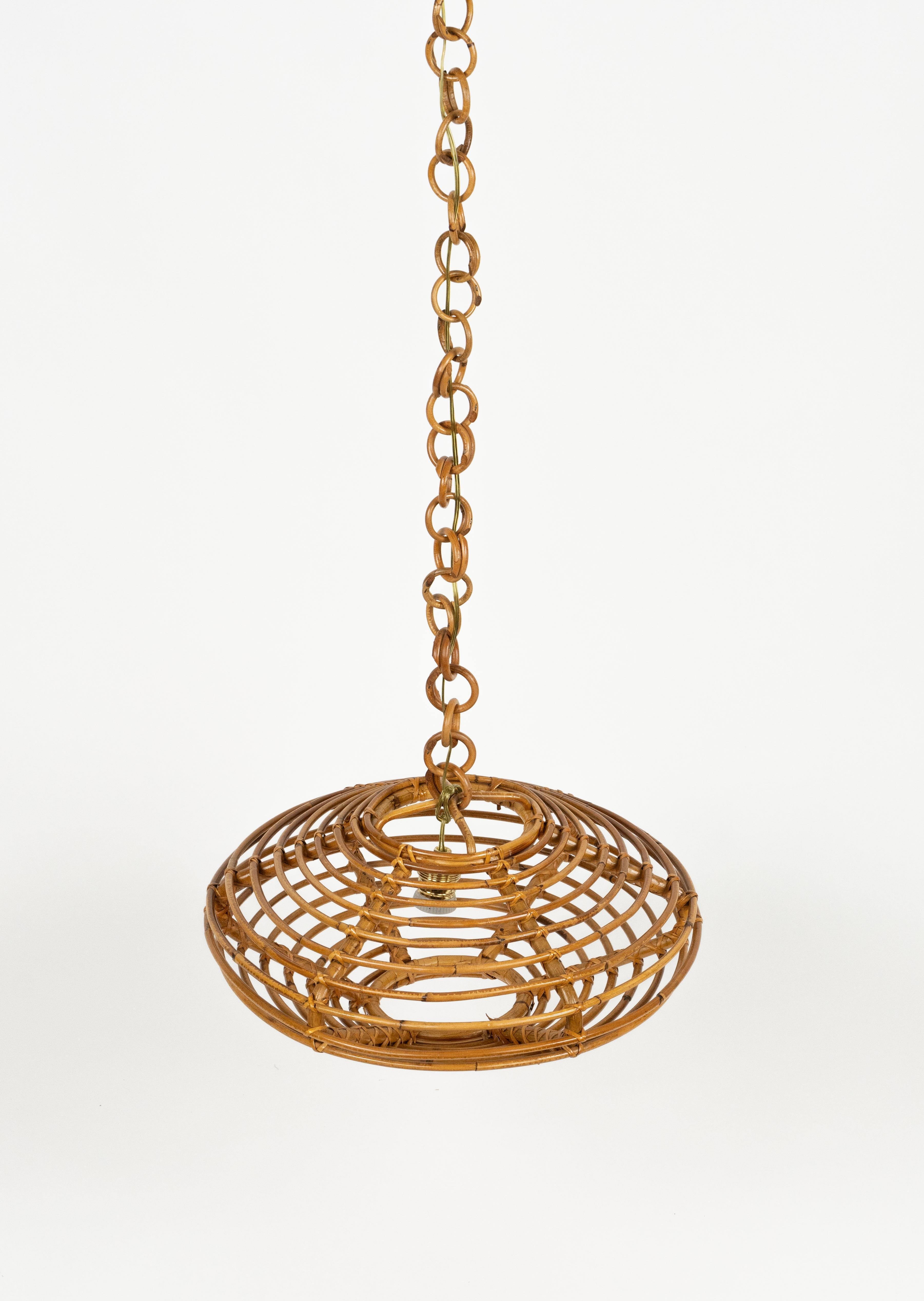 Handgefertigter Rattan-Kronleuchter im Louis Sognot-Stil aus der Mitte des Jahrhunderts, Italien 1960er Jahre (Mitte des 20. Jahrhunderts) im Angebot