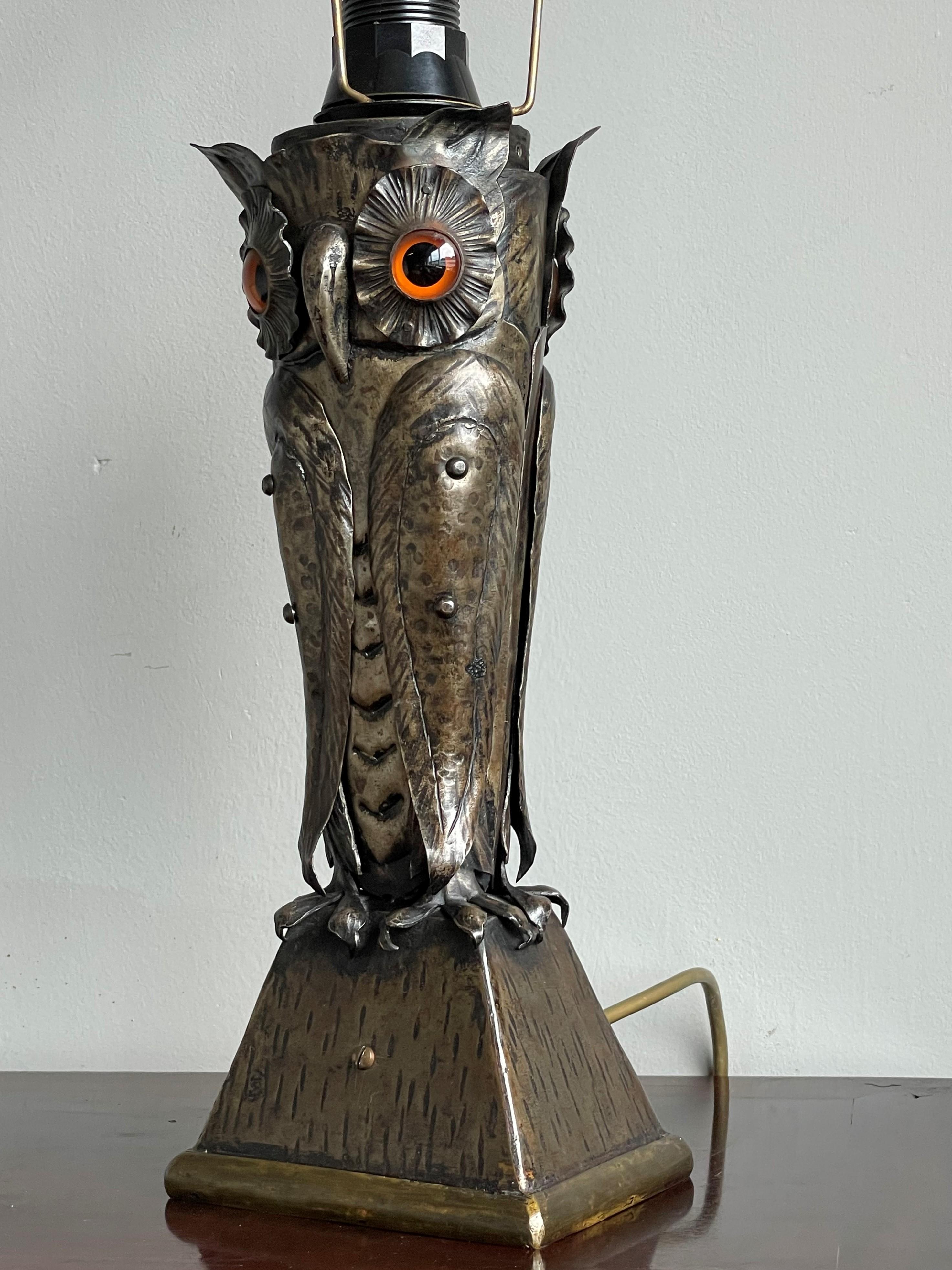 Mid-Century Handcrafted & Blackened Metal Owl with Glass Eyes Table or Desk Lamp In Good Condition In Lisse, NL