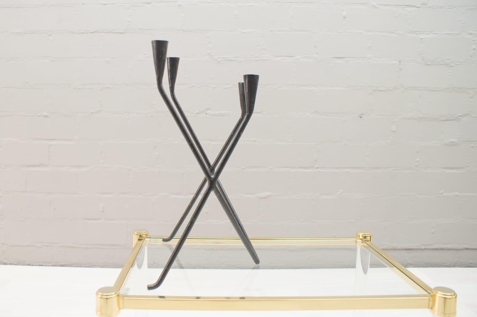 Candelabro de hierro artesanal de mediados de siglo, Alemania, años 50 Austríaco en venta