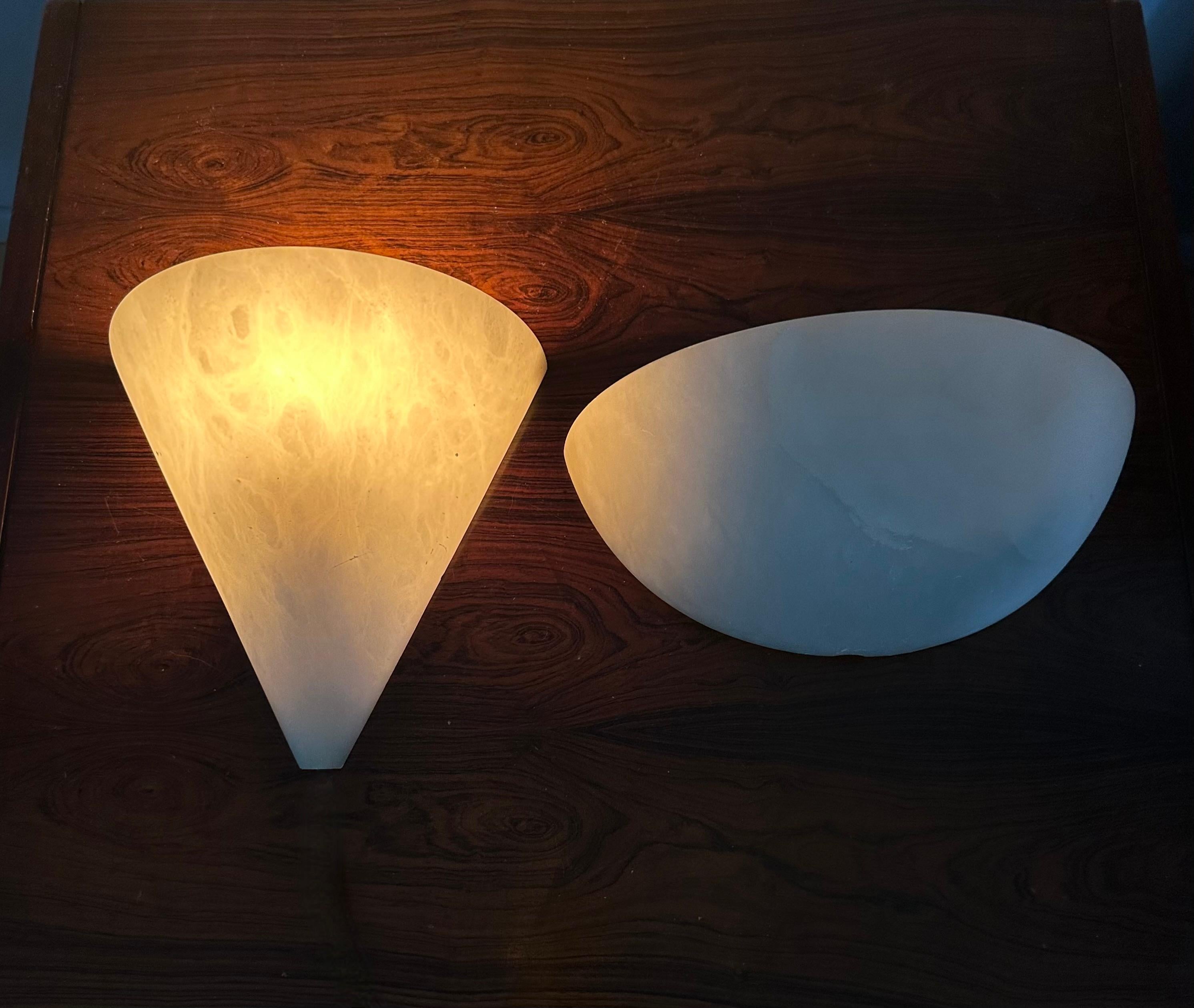 Coppia di lampade da parete in alabastro in stile Art Déco del Midcentury, realizzate a mano in vendita 3