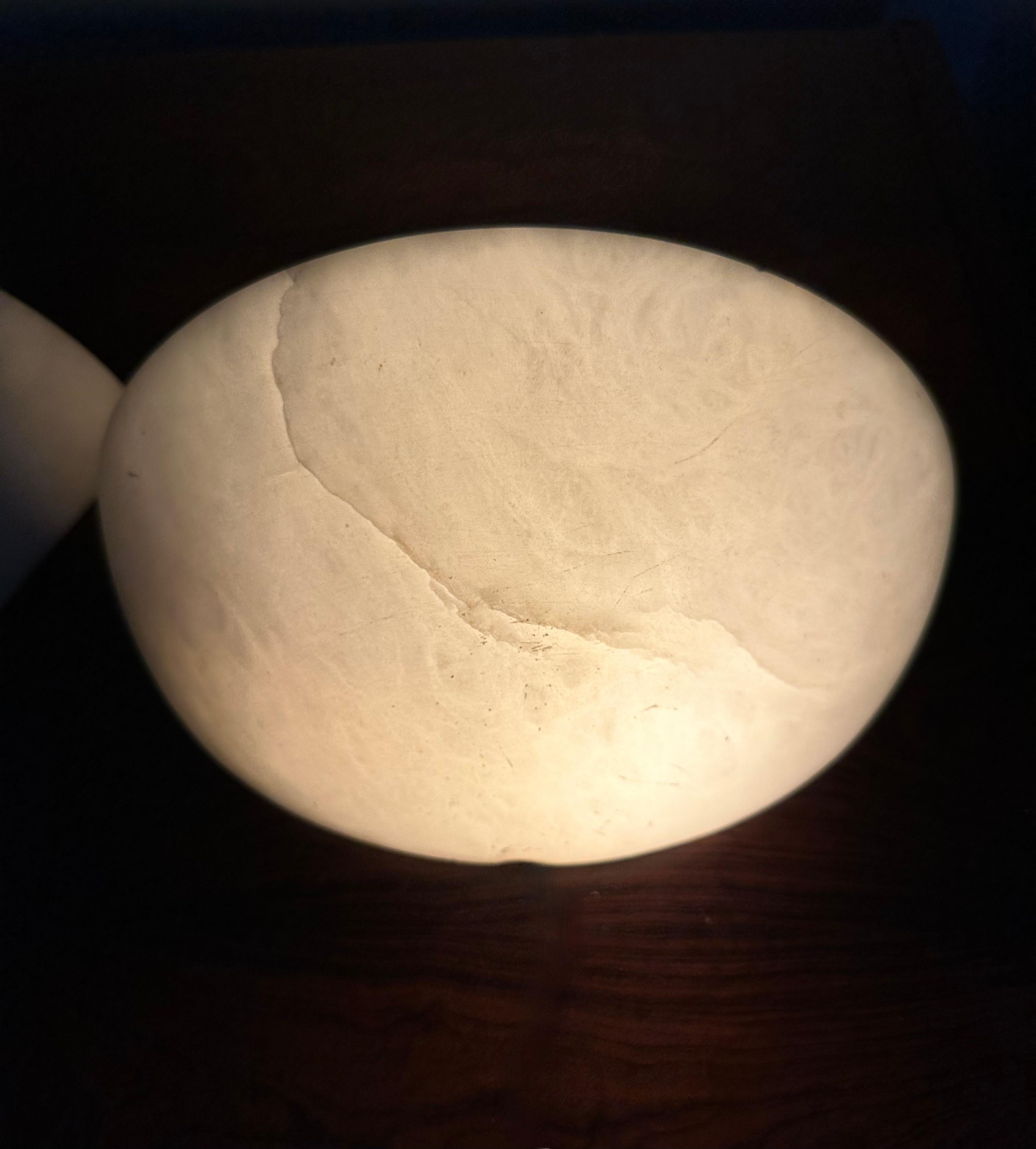 Coppia di lampade da parete in alabastro in stile Art Déco del Midcentury, realizzate a mano in vendita 5