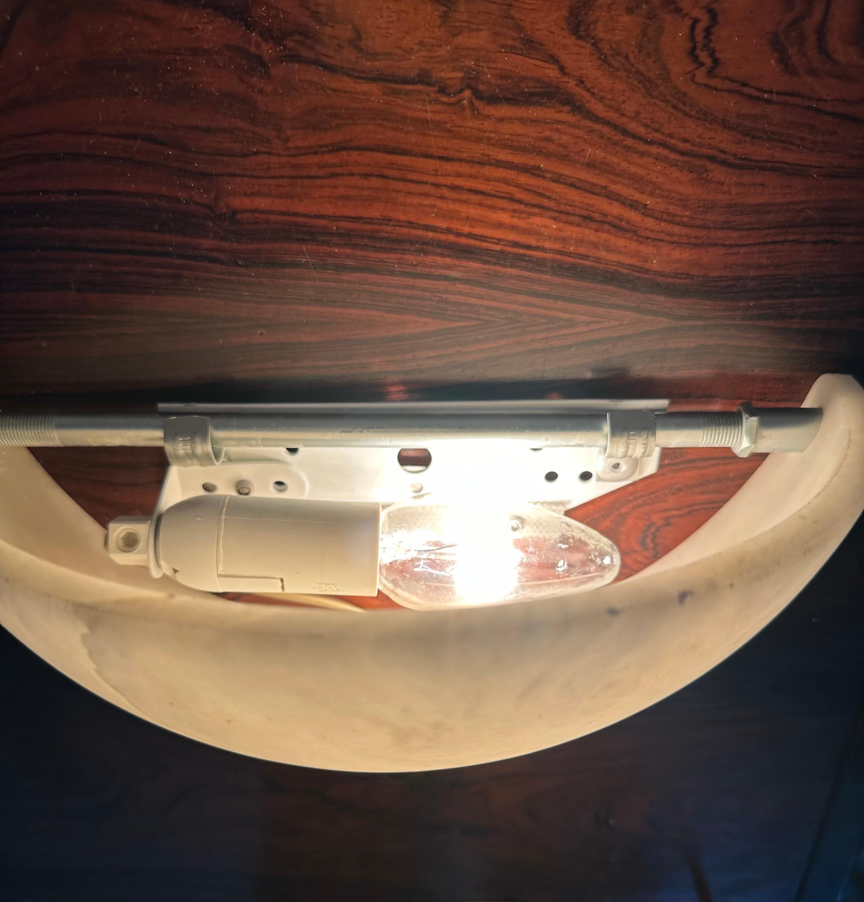 Coppia di lampade da parete in alabastro in stile Art Déco del Midcentury, realizzate a mano in vendita 7