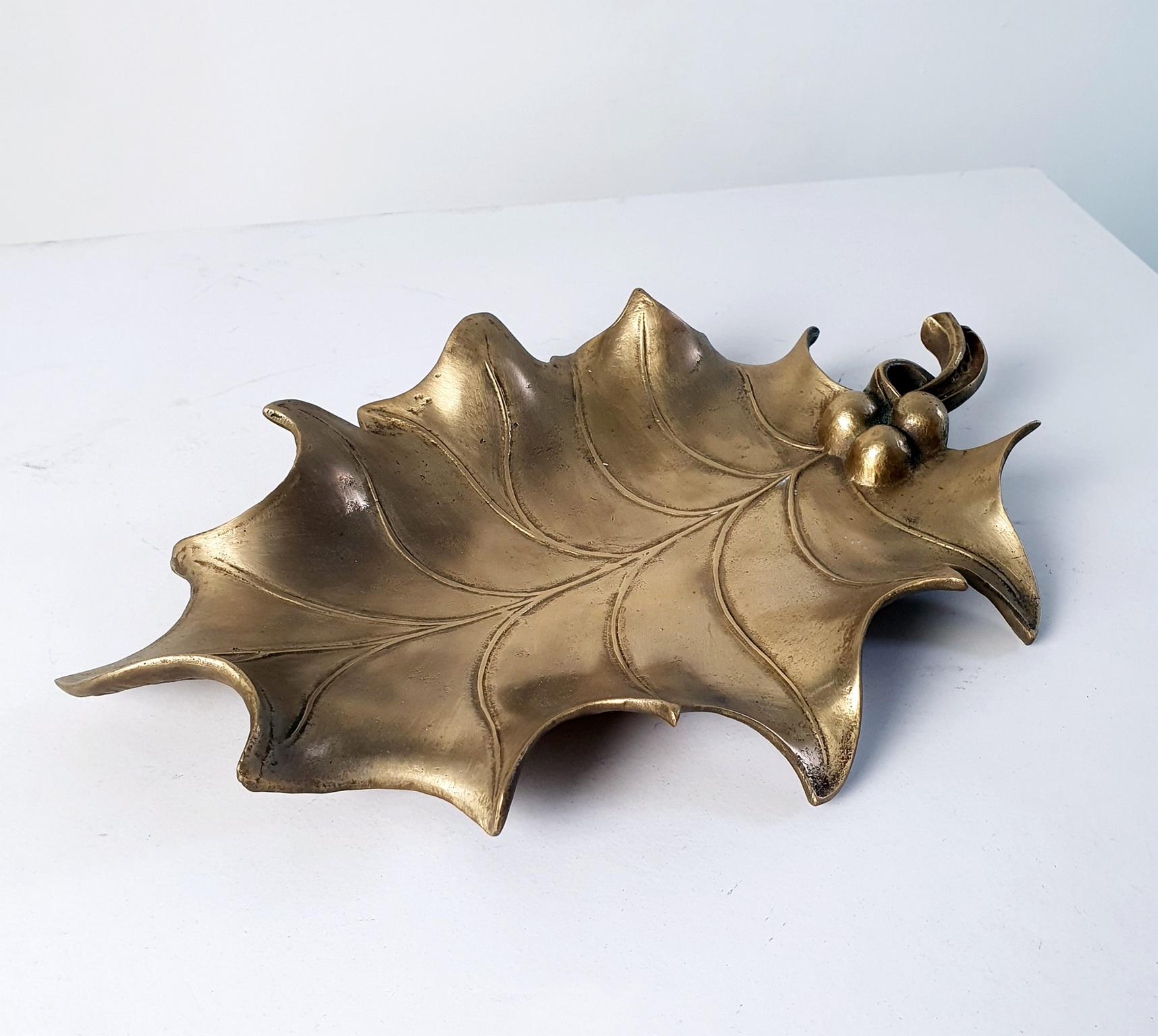 Midcentury Handmade Holly Leaf Tray Italy In Good Condition For Sale In Albano Laziale, Rome/Lazio