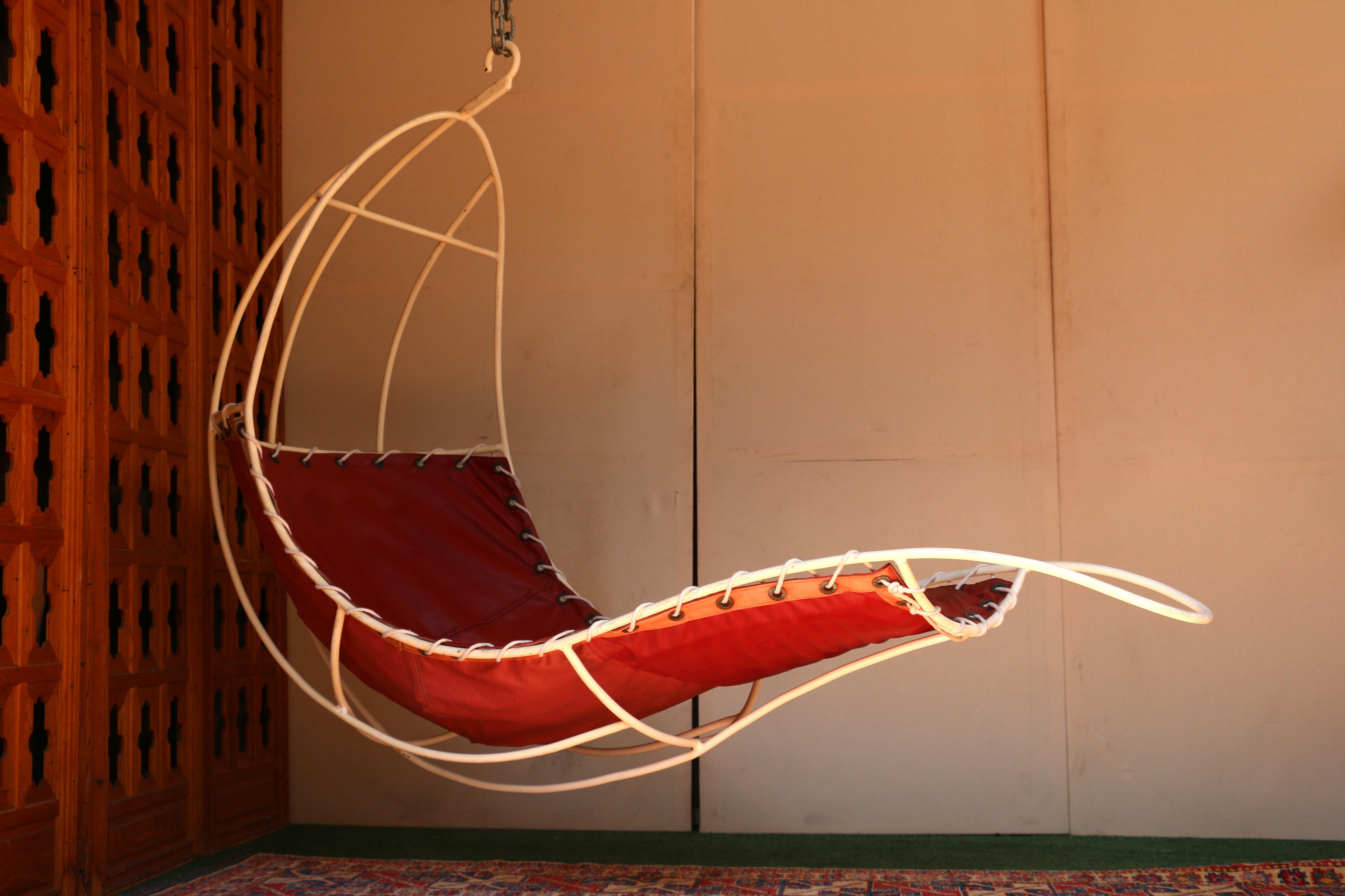 Mid-Century Modern Chaise à feuilles suspendue du milieu du siècle par Rupert Oliver en vente