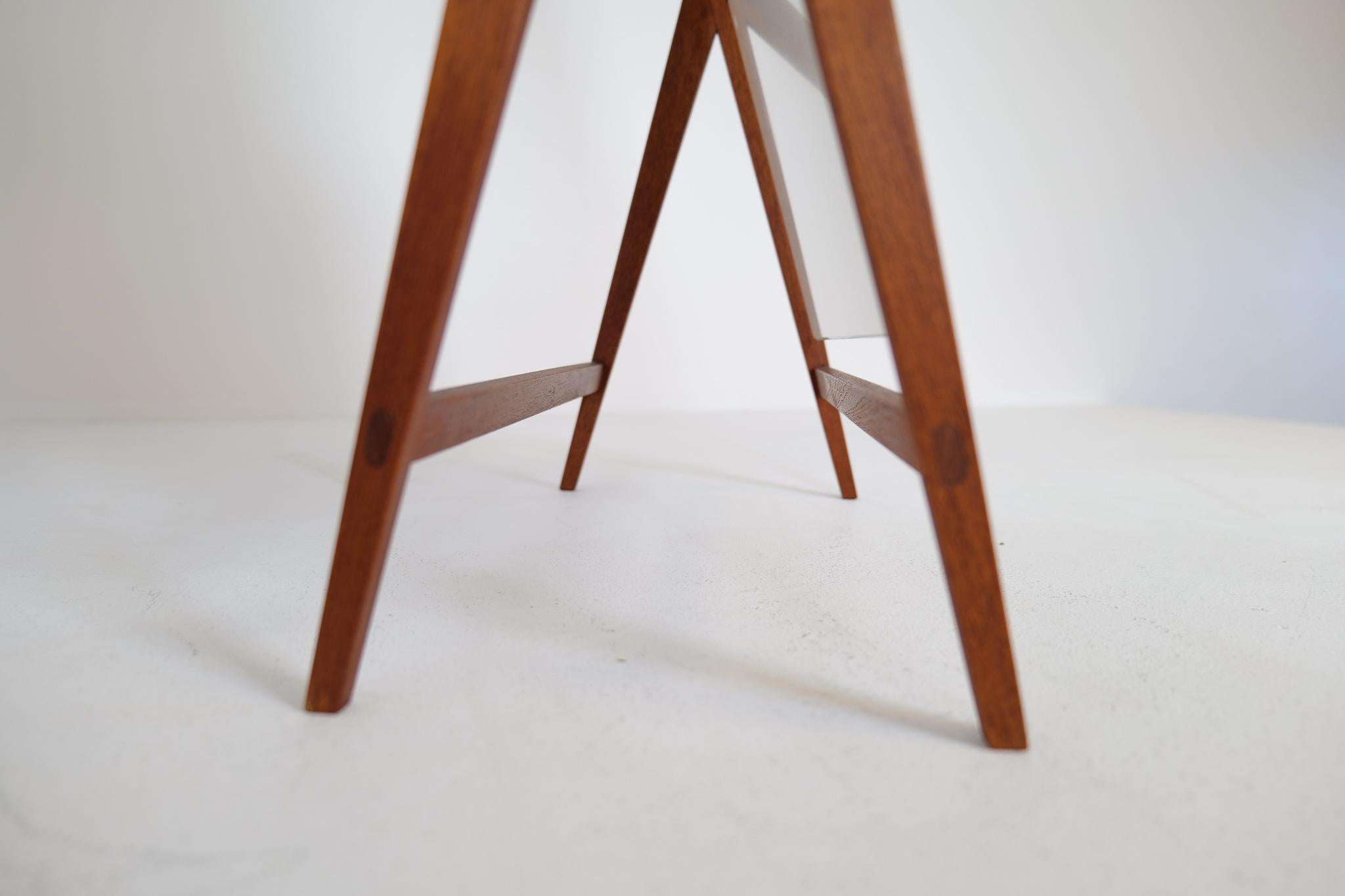 Svedese Specchio da tavolo grande e raro di metà secolo di Hans-Agne Jakobsson in ottone e teak, Svezia in vendita