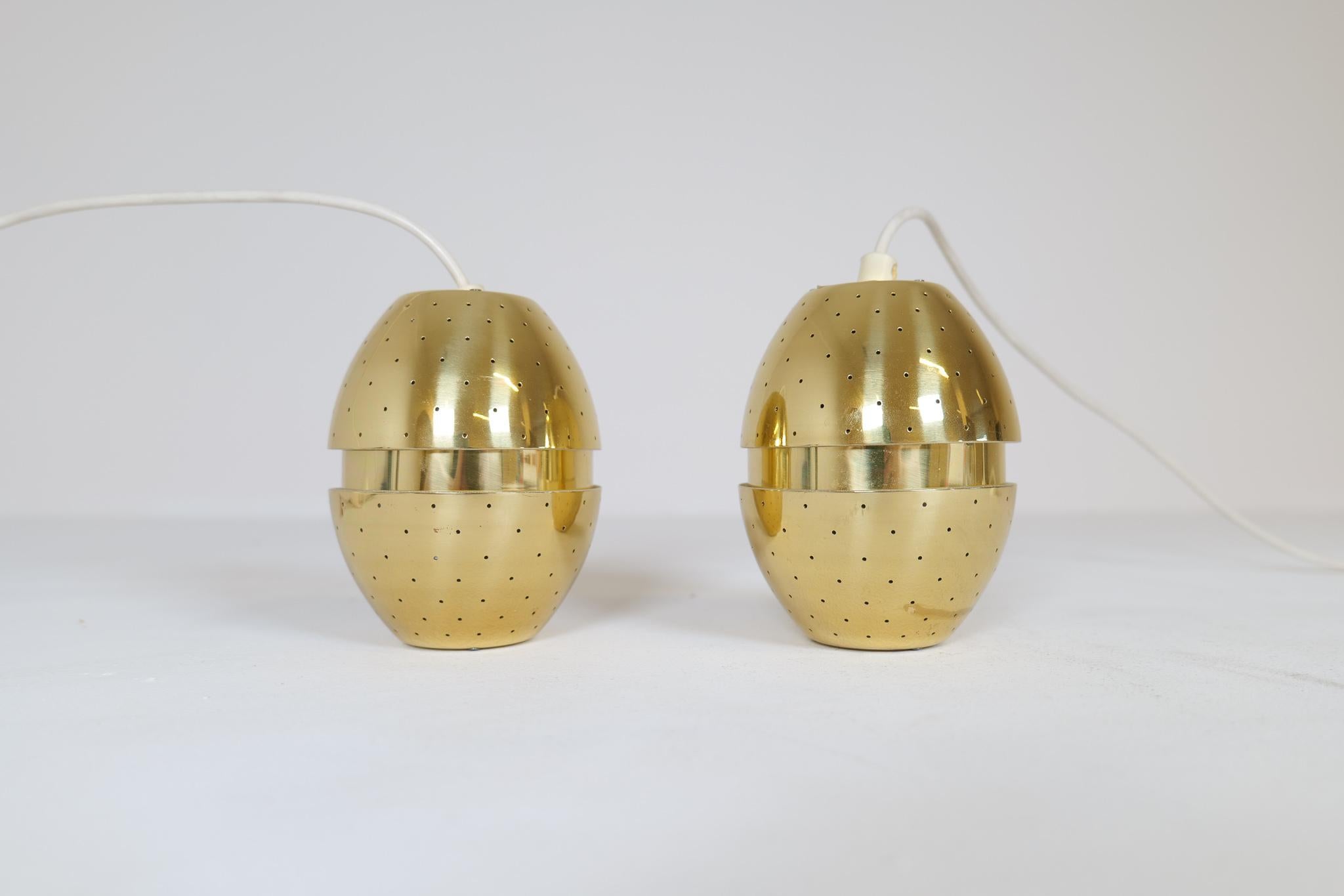 Nicely egg-shaped brass pendants designed by famous Swedish designer Hans Agne Jakobsson. Gives a beautiful shine and a cozy light. These pendants are rare to come by. 

Good vintage condition.

Measures Height: 6 in. (15.24 cm) Diameter: 5 in.