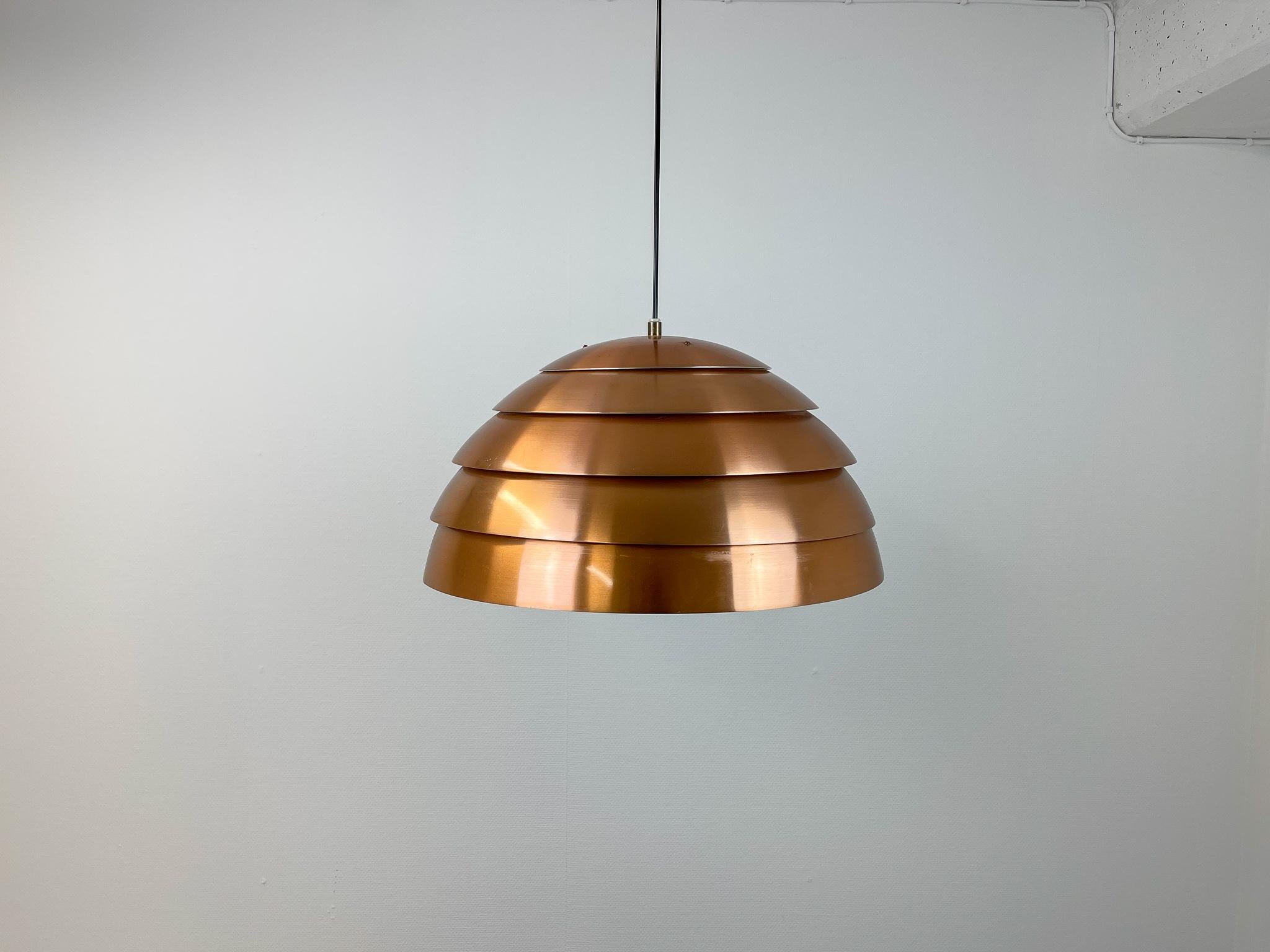 Mid-century-Deckenleuchte T325/450 aus Kupfer von Hans-Agne Jakobsson, Schweden, 1960er Jahre (Mitte des 20. Jahrhunderts) im Angebot