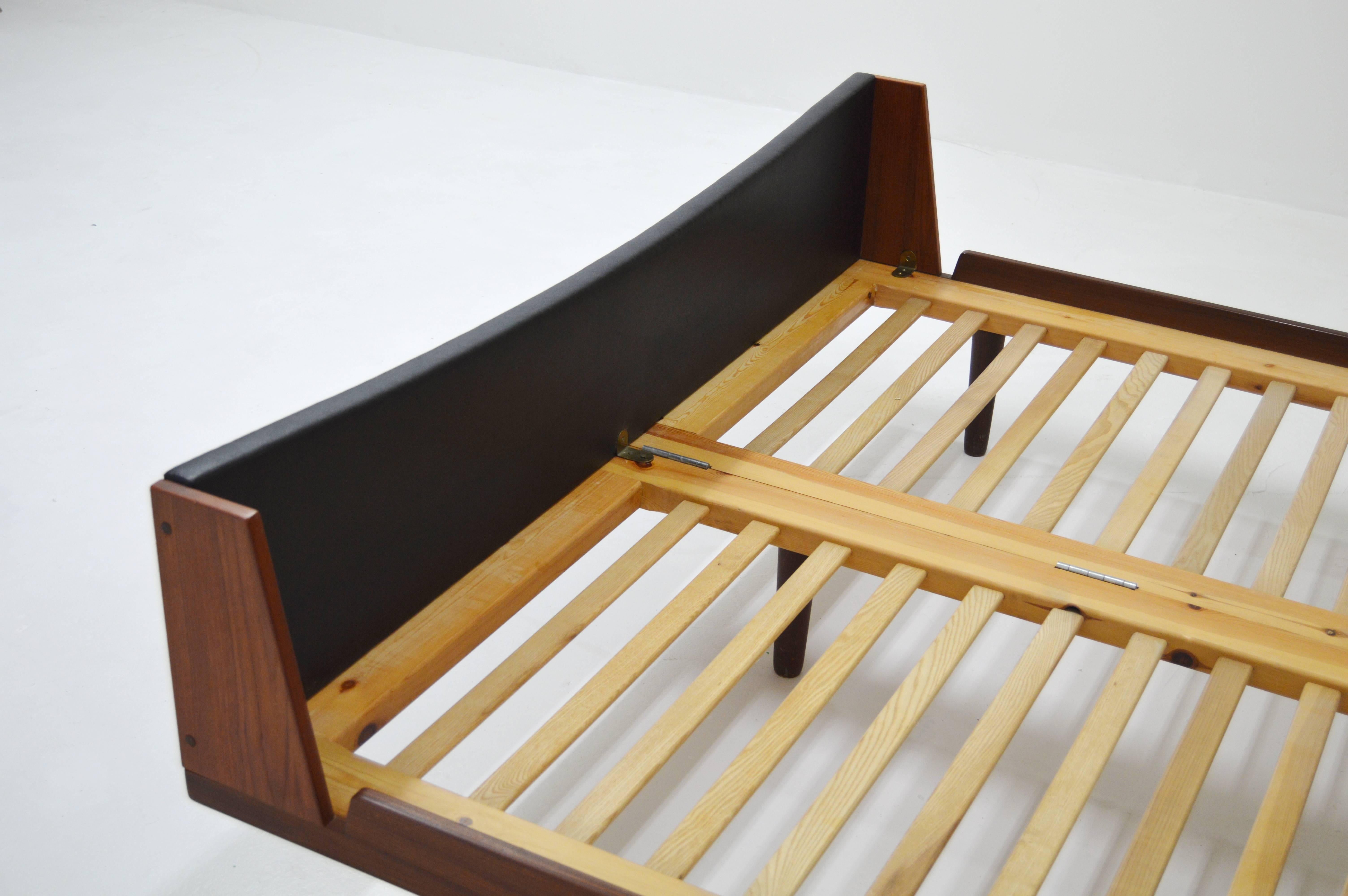 Midcentury Hans J Wegner Double Master Bed with Teak and Rattan In Good Condition For Sale In Alvesta, SE